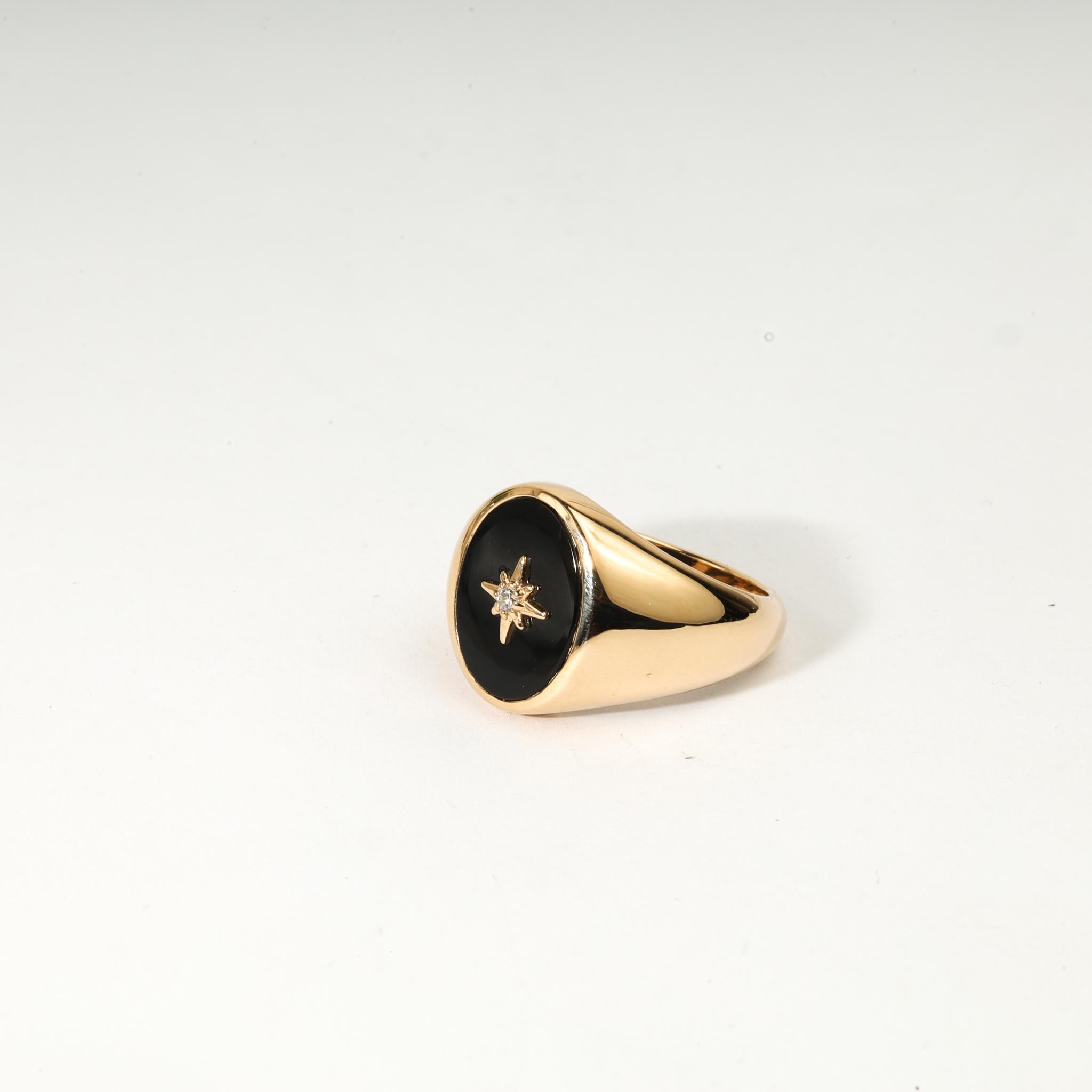 Anello con sigillo unisex in oro giallo 18 carati con onice nera e diamanti taglio ovale Art Deco in vendita 1