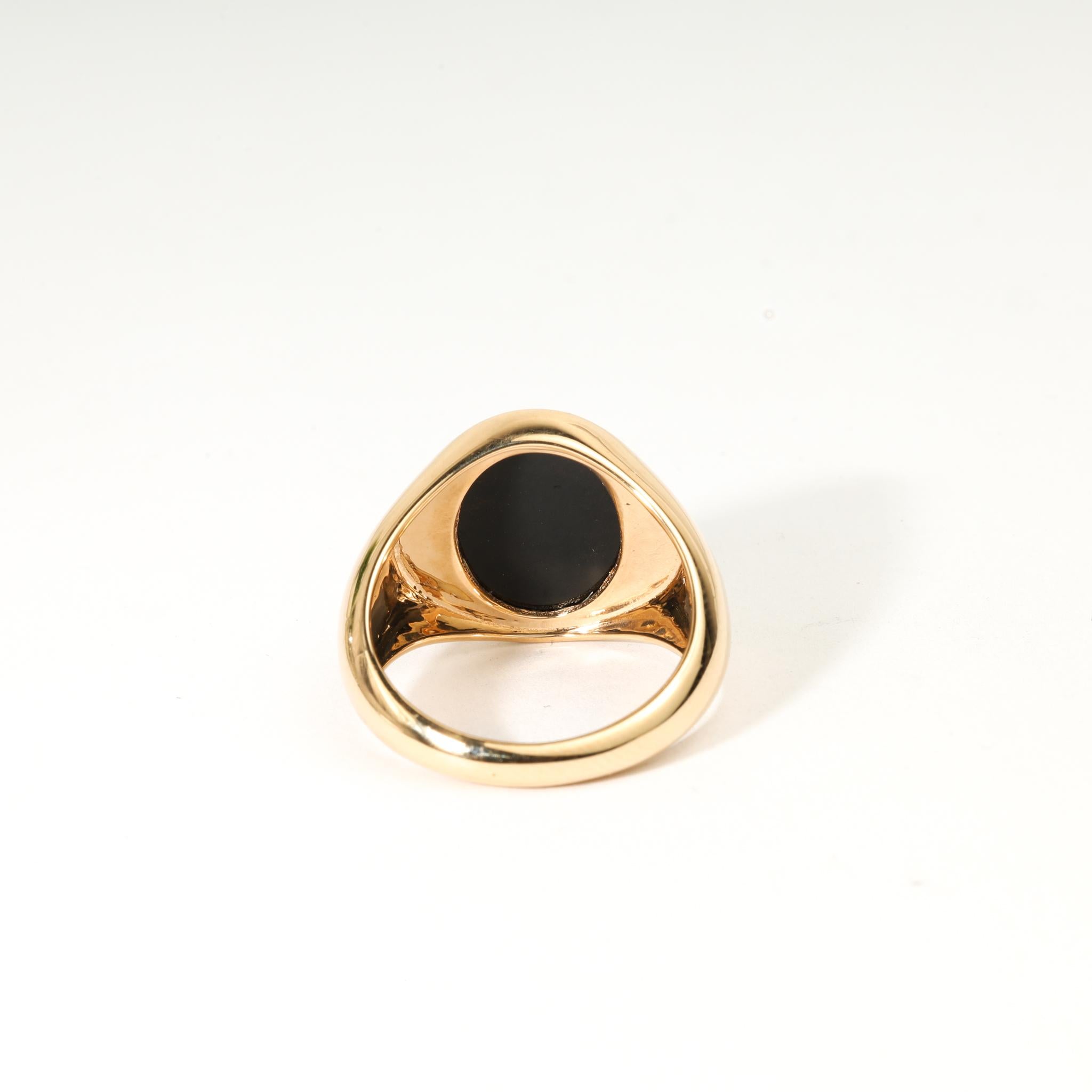 Anello con sigillo unisex in oro giallo 18 carati con onice nera e diamanti taglio ovale Art Deco in vendita 2