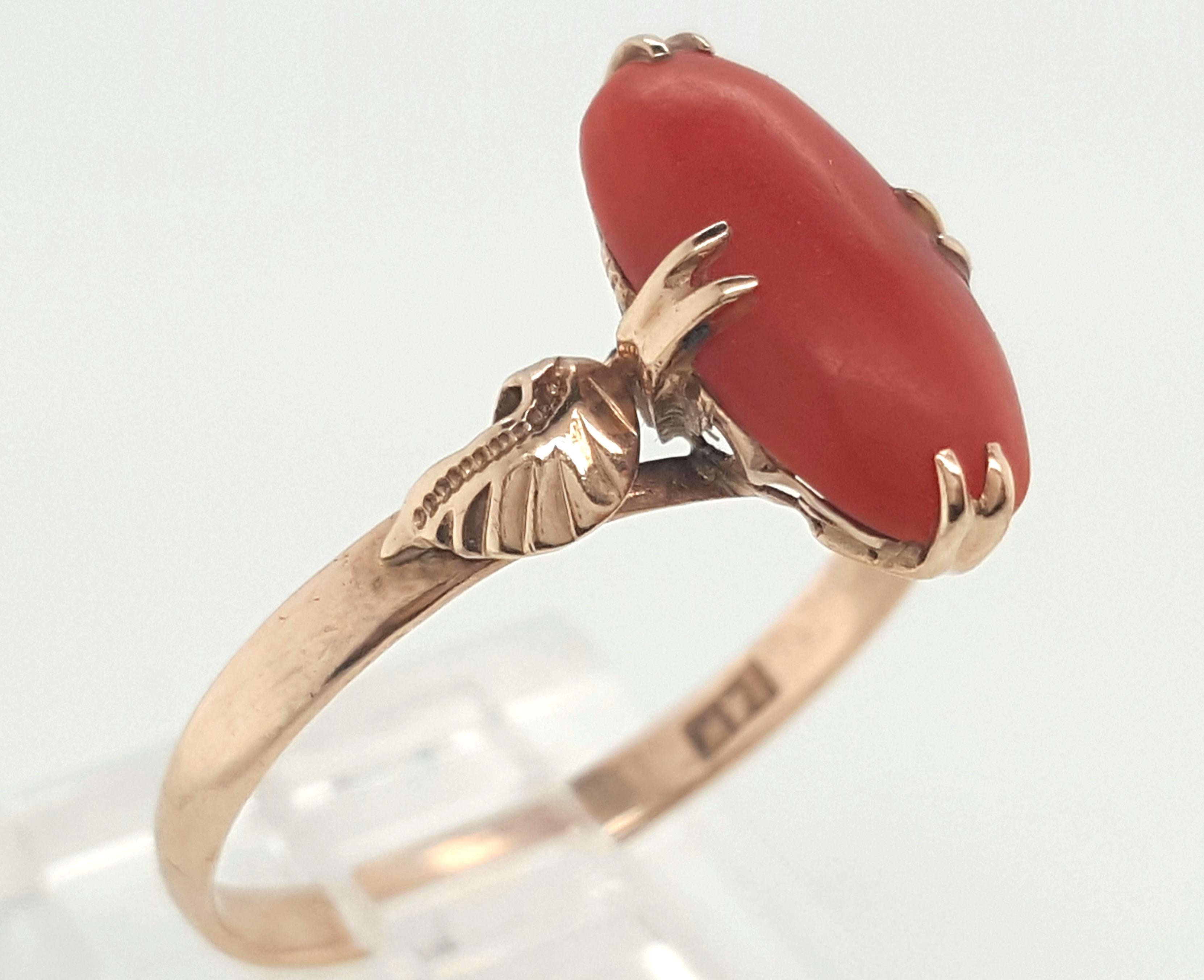 Art Deco Oval Cut Precious Coral 14 Karat Yellow Gold Ring For Sale 1