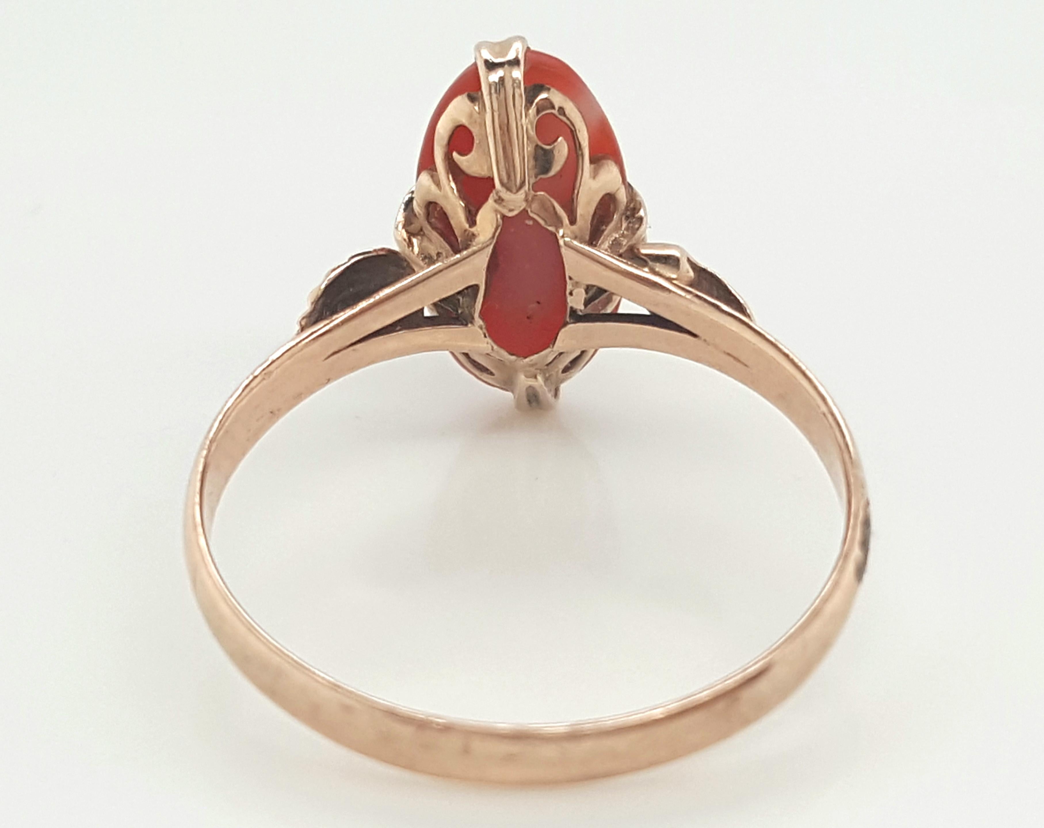 Art Deco Oval Cut Precious Coral 14 Karat Yellow Gold Ring For Sale 2