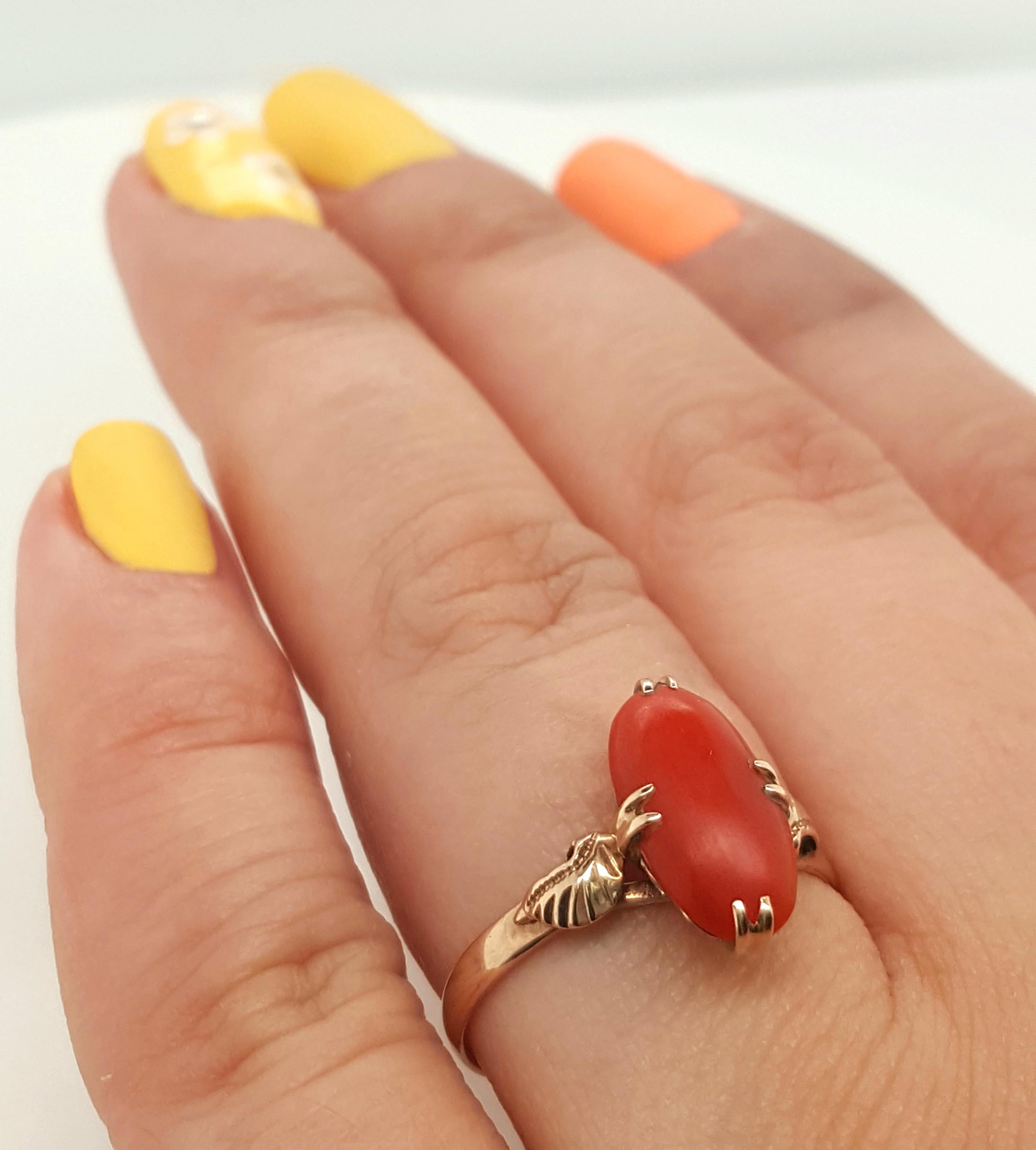 Art Deco Oval Cut Precious Coral 14 Karat Yellow Gold Ring For Sale 4