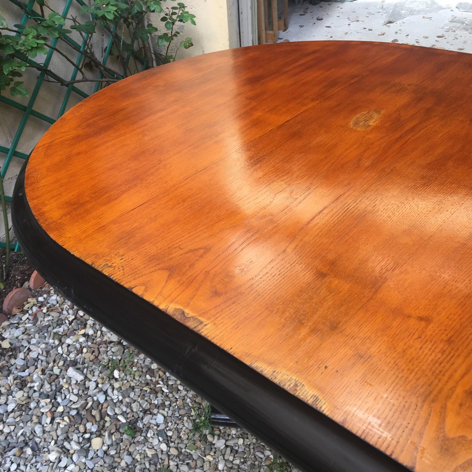 Art Deco Oval Dining Table in Mahogany Wood with Black Ebonized Edge, 1940s For Sale 5