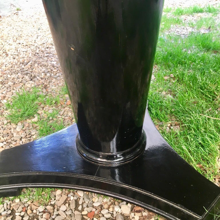 Art Decò Oval Dining Table in Mahogany Wood with Black Ebonized Edge