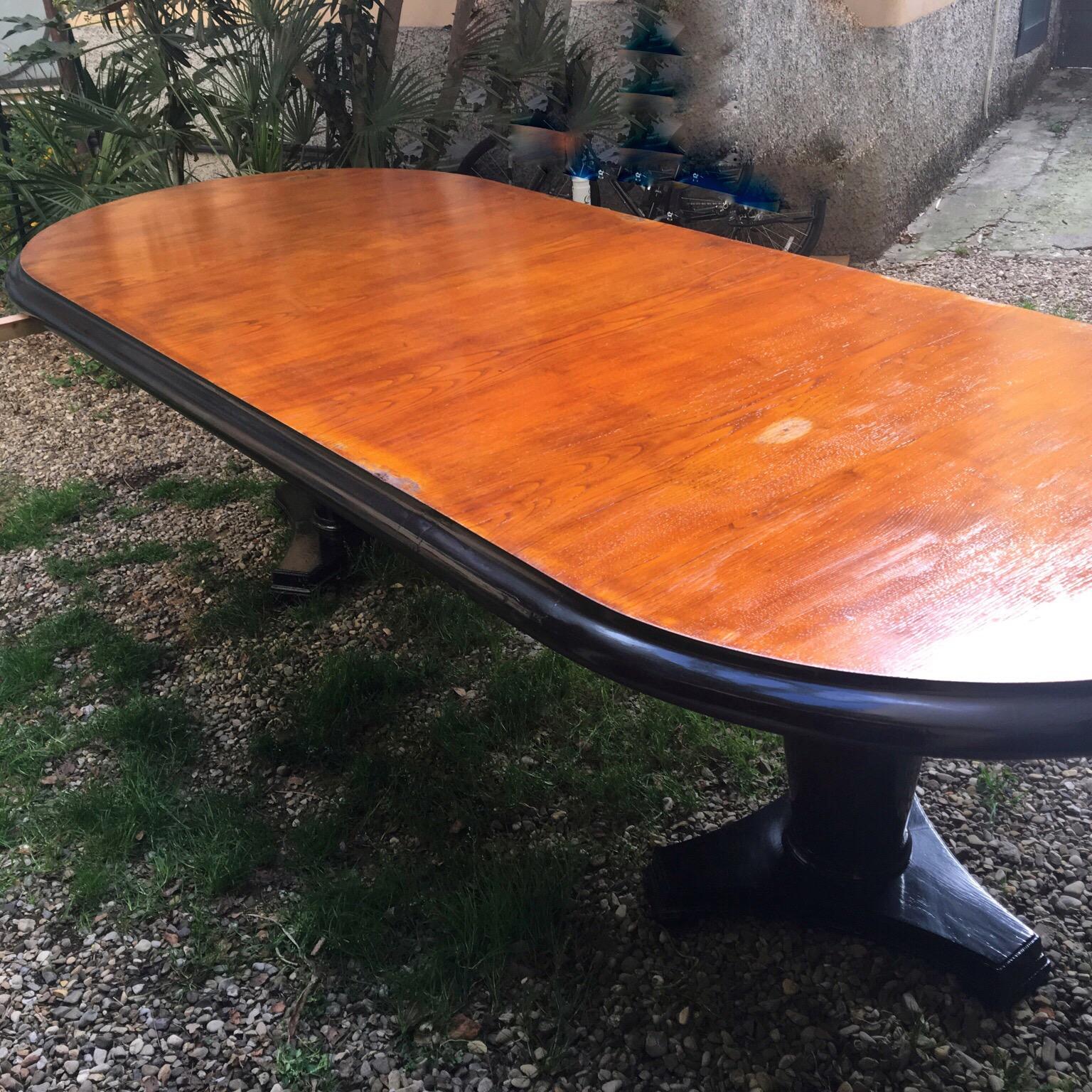 Mid-20th Century Art Deco Oval Dining Table in Mahogany Wood with Black Ebonized Edge, 1940s For Sale