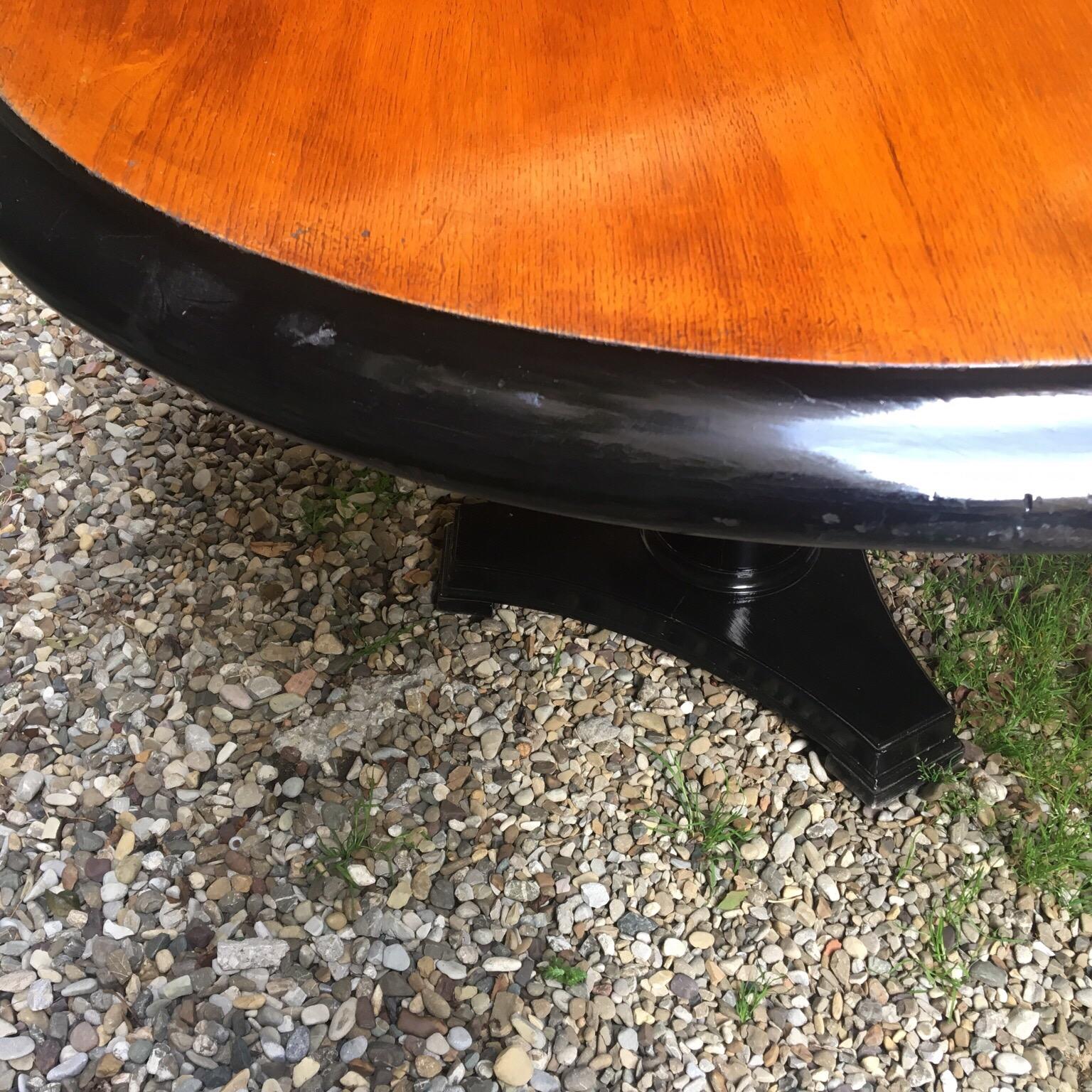 Art Deco Oval Dining Table in Mahogany Wood with Black Ebonized Edge, 1940s For Sale 3