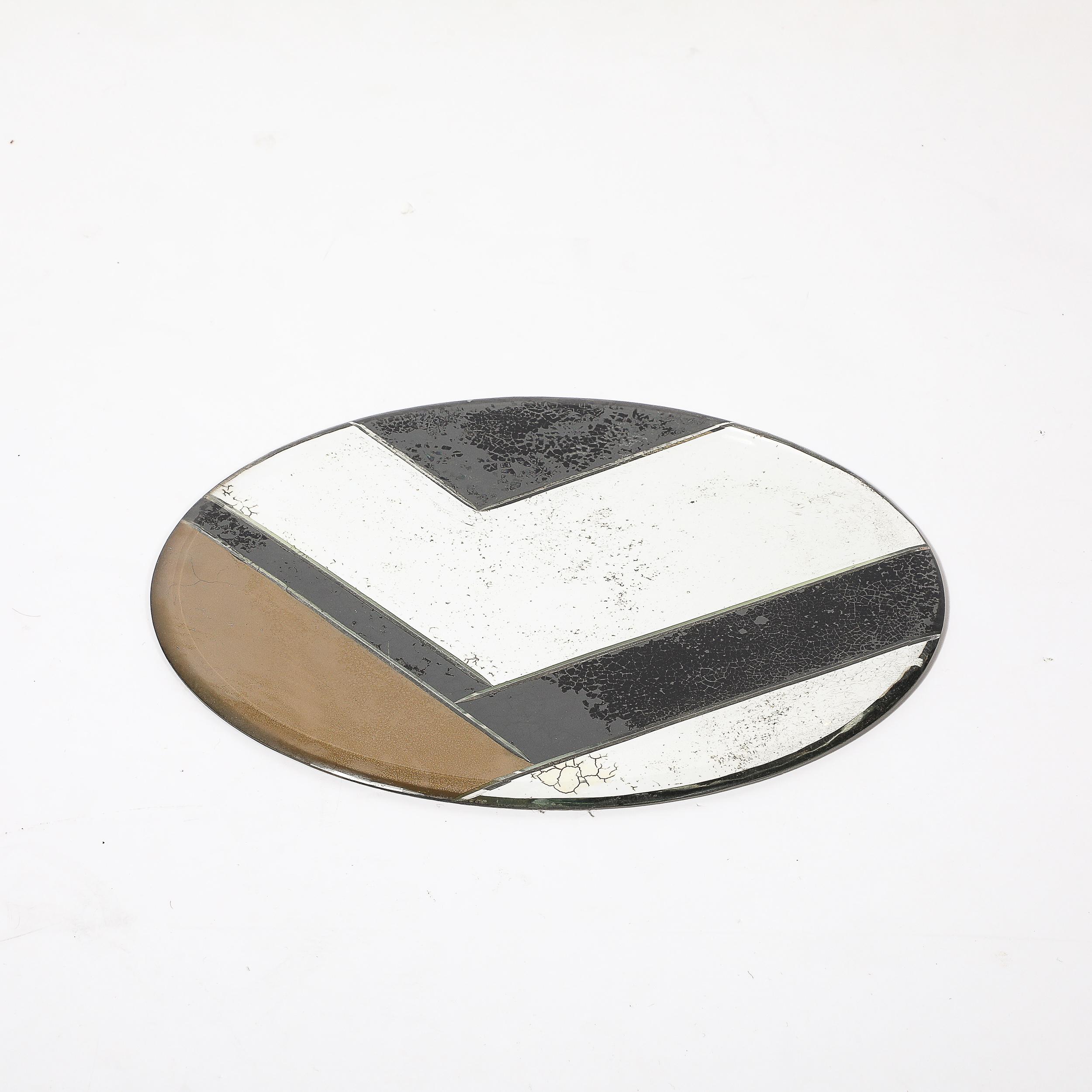 Art déco Art Deco Plateau ovale géométrique en églomisé avec gravure inversée et détails en Antique Mirror en vente