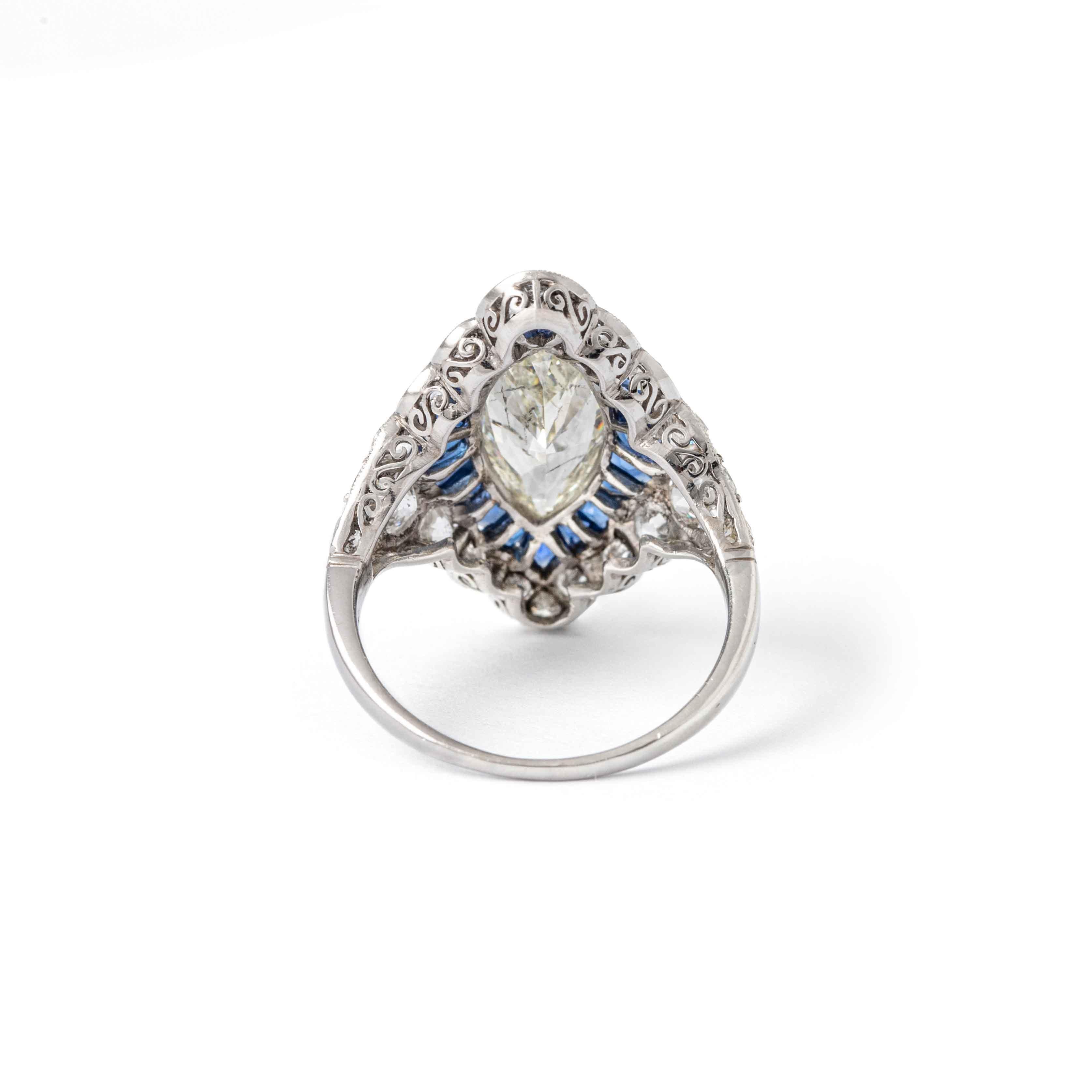 Art Deco over 2 carat Diamond Marquise Sapphire Platinum Ring In Excellent Condition For Sale In Geneva, CH