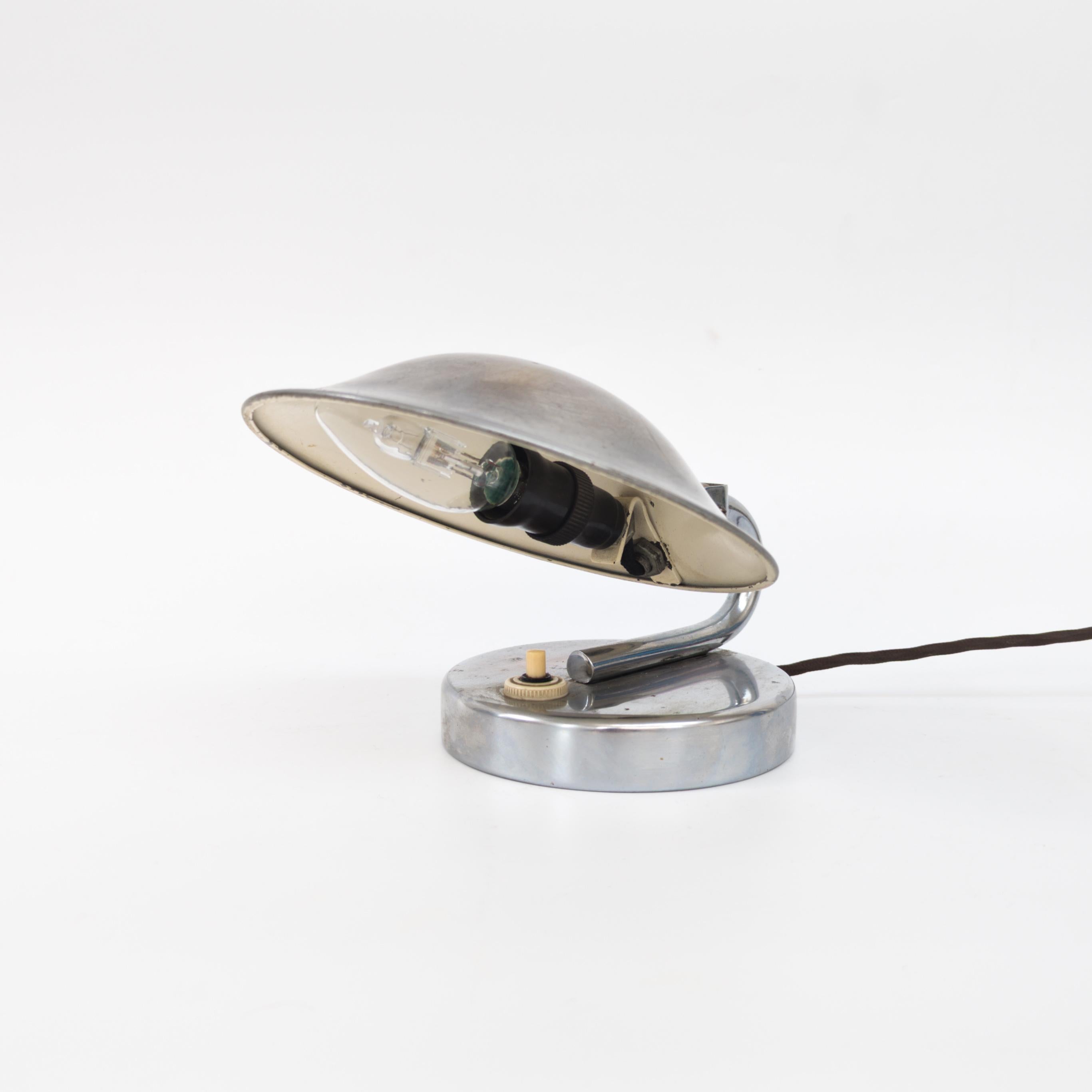 Art Deco Oyster lamp by Josef Hůrka for Napako, 1930s In Good Condition For Sale In PRAHA 5, CZ
