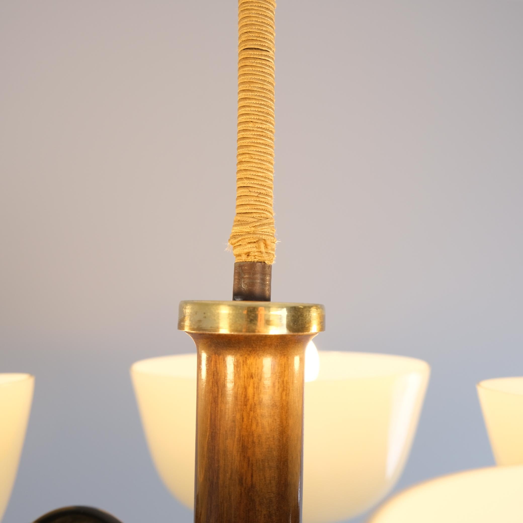 Laiton Pendentif Art Déco Paavo Tynell 1255 en laiton, bouleau et verre opalin, Taito 1930s en vente