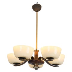 Pendentif Art Déco Paavo Tynell 1255 en laiton, bouleau et verre opalin, Taito 1930s