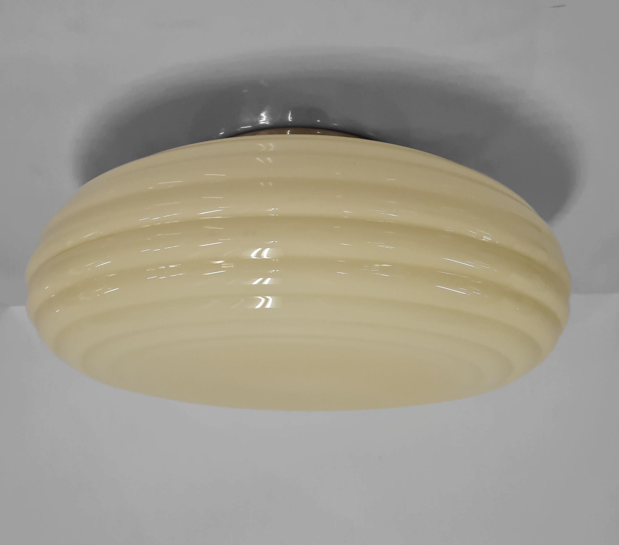 Art Deco Paavo Tynell Modello 1621, Vetro Beige, Taito 1930 in vendita 3