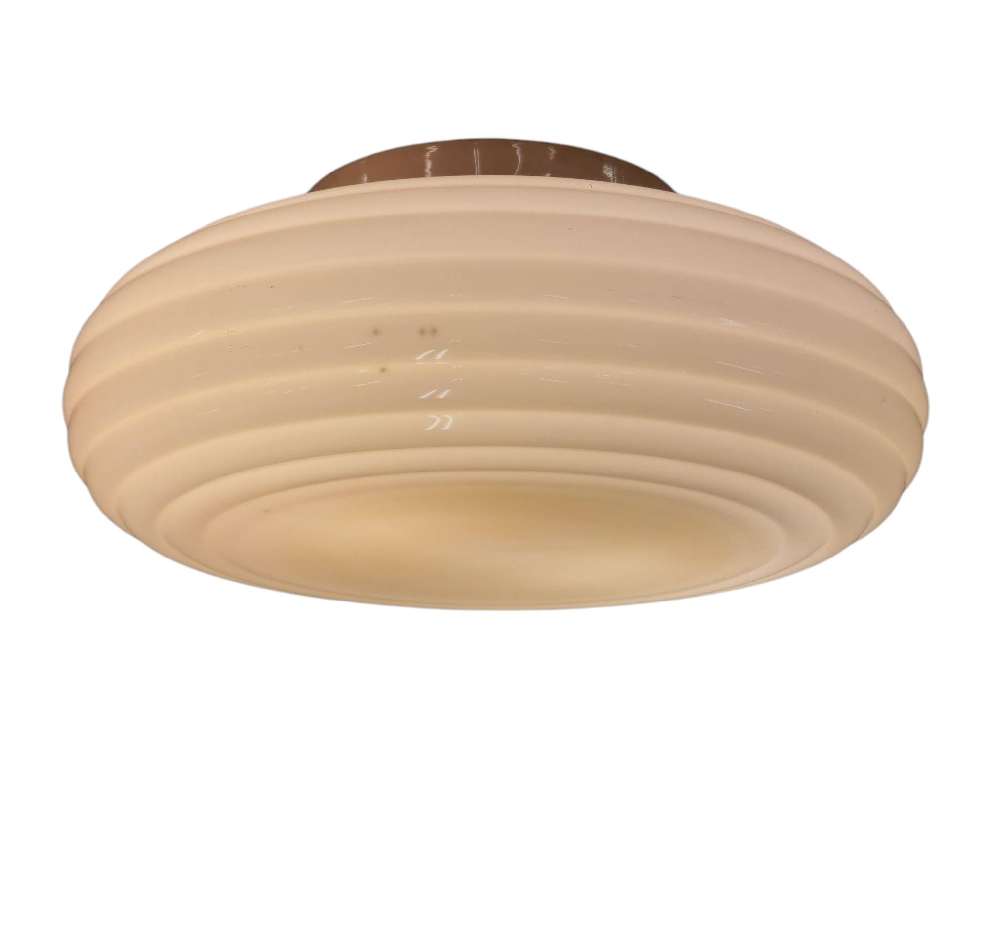 Finlandese Art Deco Paavo Tynell Modello 1621, Vetro Beige, Taito 1930 in vendita