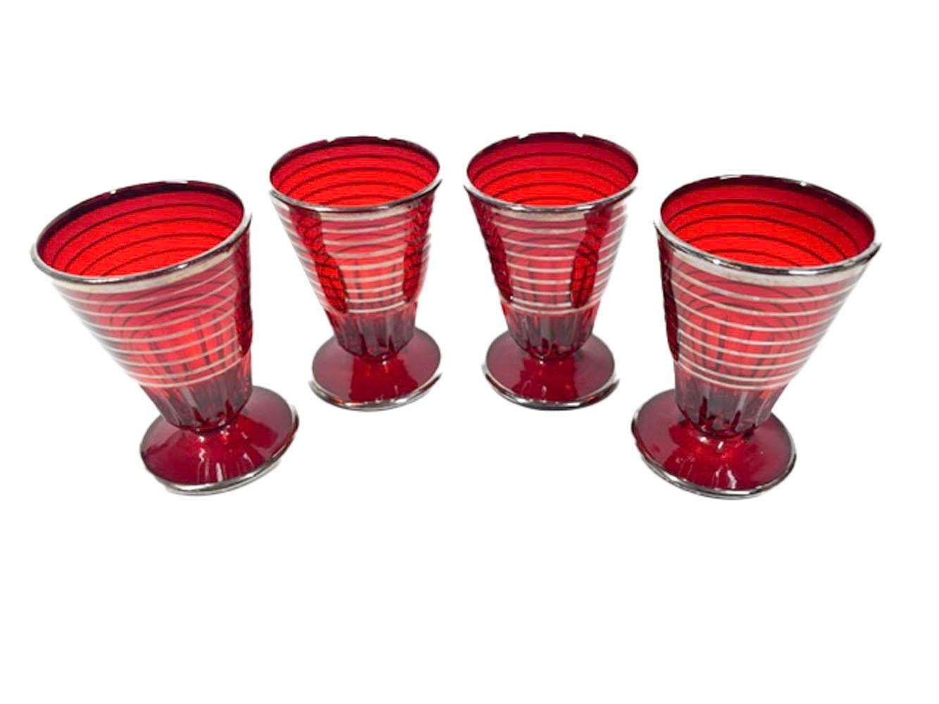 Ensemble de shaker à cocktail Art Déco Paden City Glass en verre rubis avec bandes en argent en vente 4