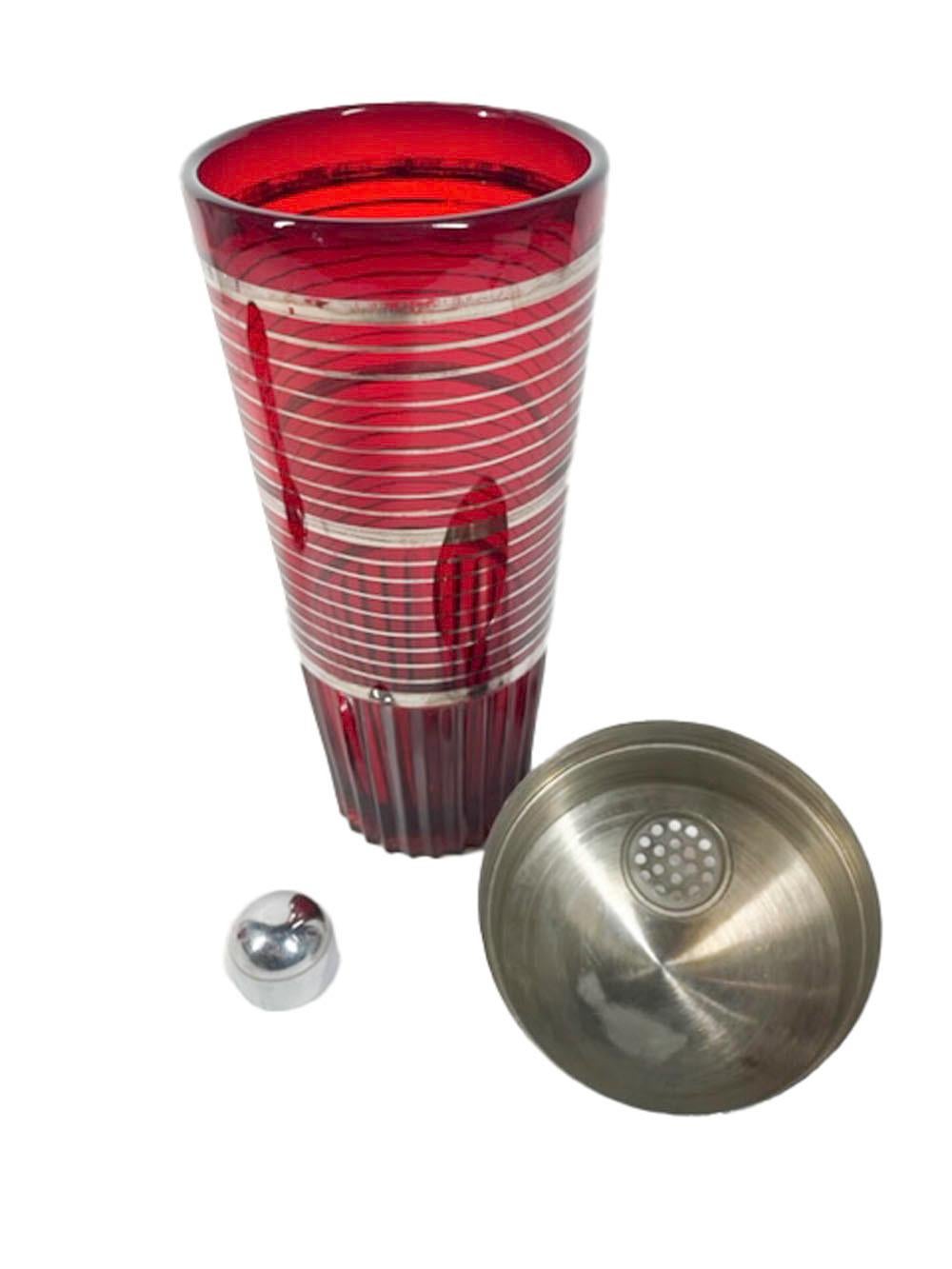 20ième siècle Ensemble de shaker à cocktail Art Déco Paden City Glass en verre rubis avec bandes en argent en vente