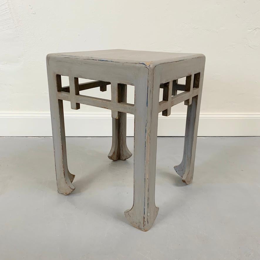 Bemalter Hocker im Art déco-Stil, Atelier Martine, um 1920, Frankreich. im Zustand „Gut“ im Angebot in Brussels, BE