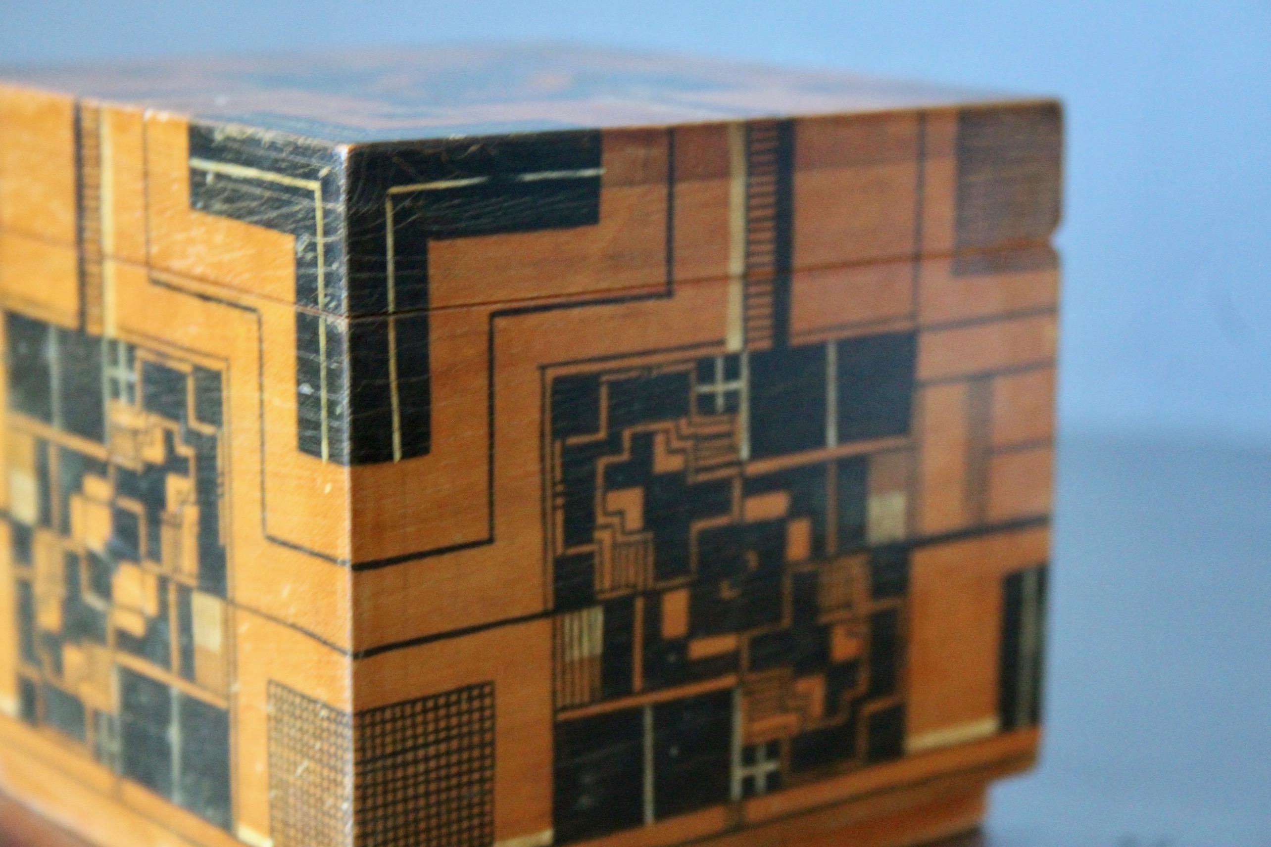 Art Deco gemalt Wood Box (Europäisch) im Angebot