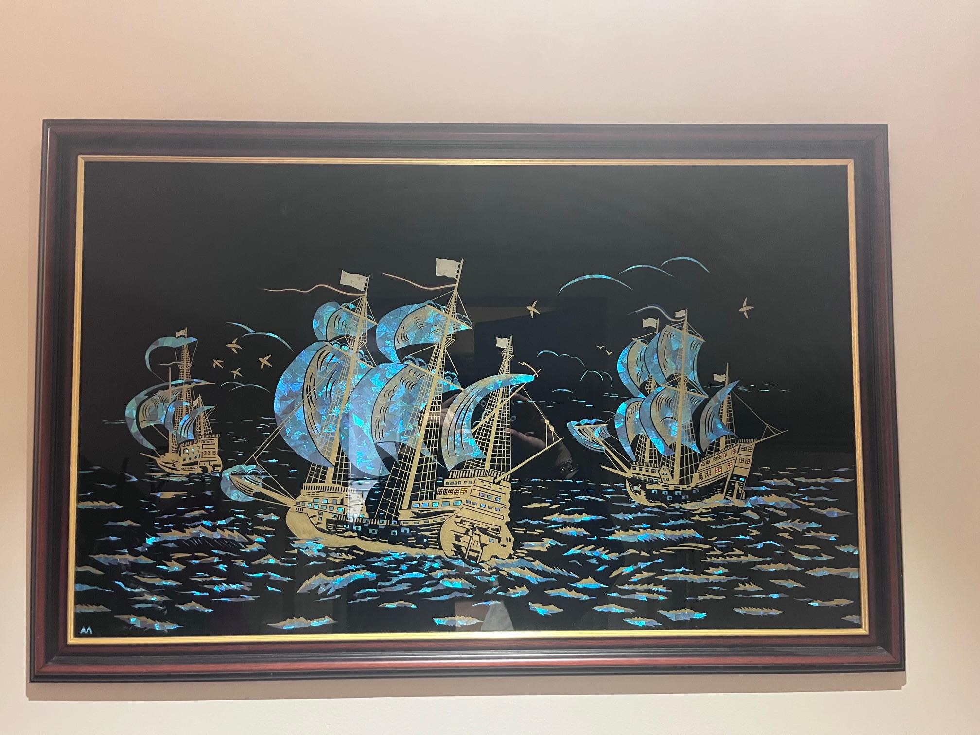 bella obra de arte de la época art déco 
vidrio pintado e incrustaciones de nácar de barcos gráficos 