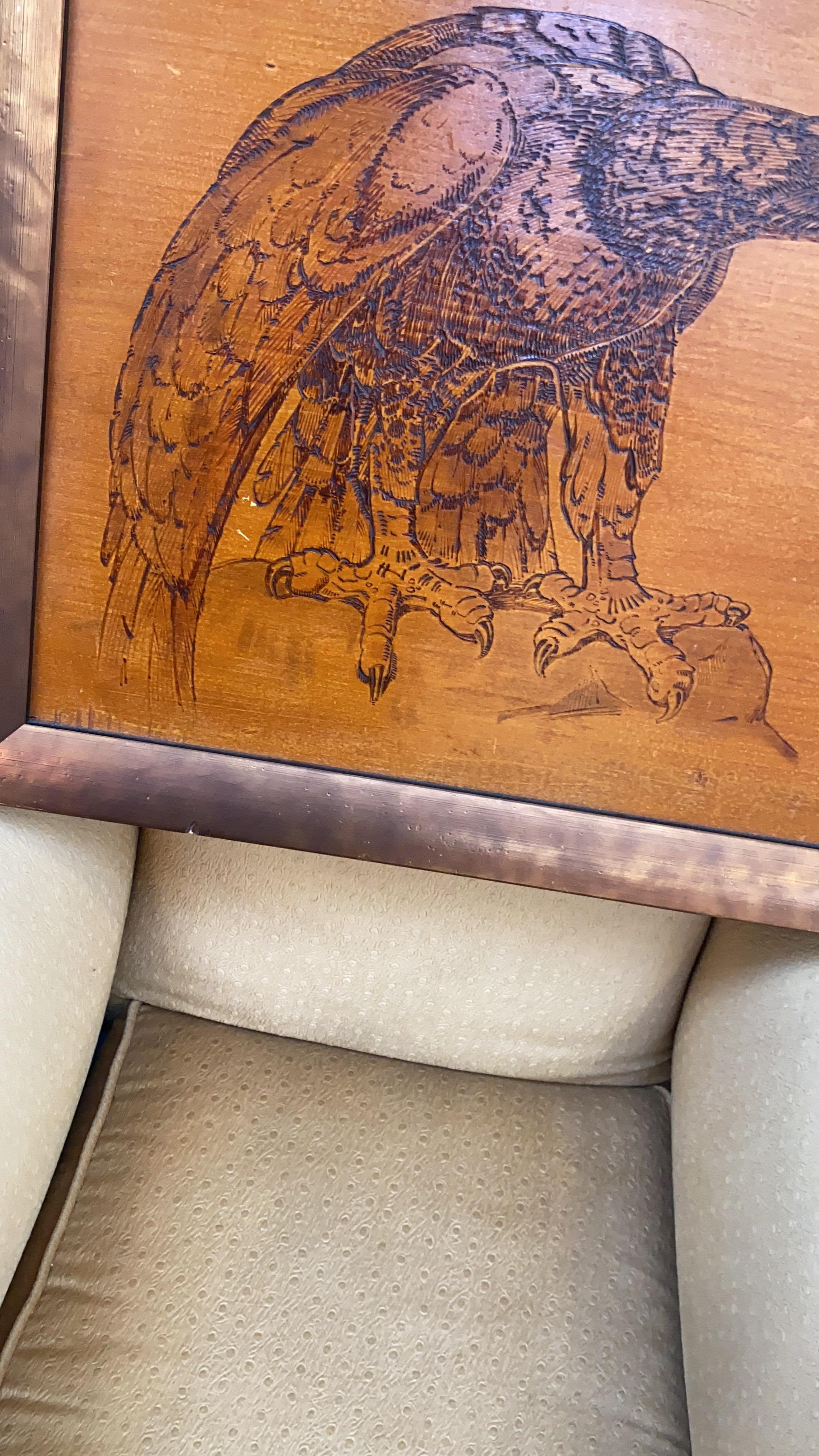 Art Deco painting representing an eagle, pyrography work on wood 
In a silver wooden frame.
    