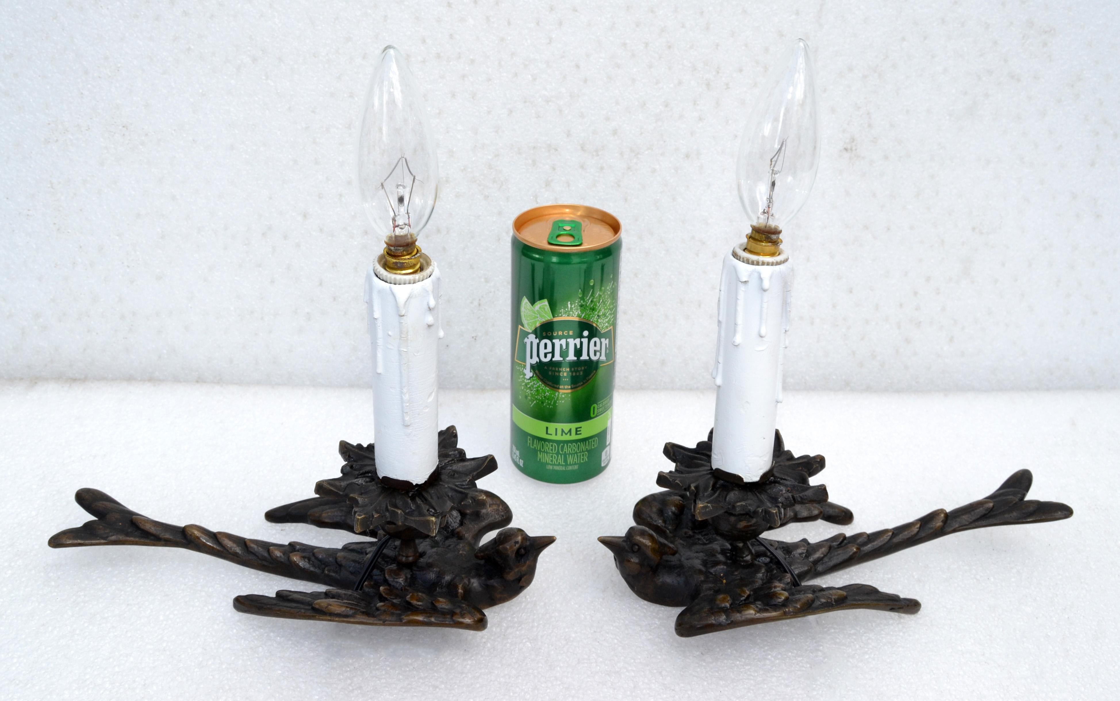 Paire de lampes de table ou de chevet Art Déco en bronze avec abat-jour en forme d'oiseau coquillage  en vente 5
