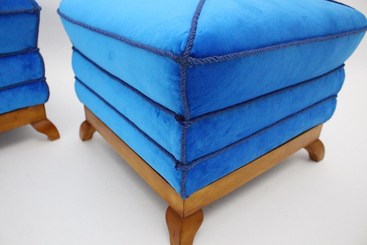 Paire de tabourets duo Art Déco style Peche en érable bleu velours pagode, Autriche, années 1920 en vente 3