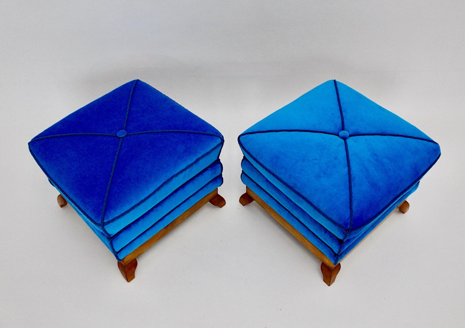 Paire de tabourets duo Art Déco style Peche en érable bleu velours pagode, Autriche, années 1920 en vente 4