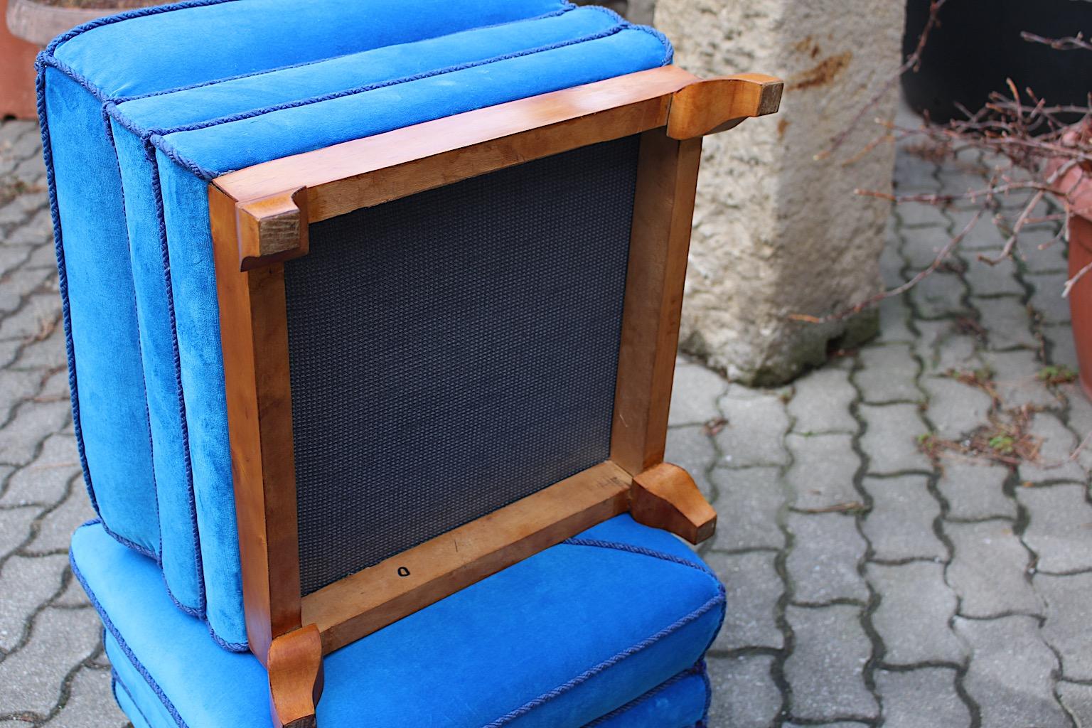 Paire de tabourets duo Art Déco style Peche en érable bleu velours pagode, Autriche, années 1920 en vente 8