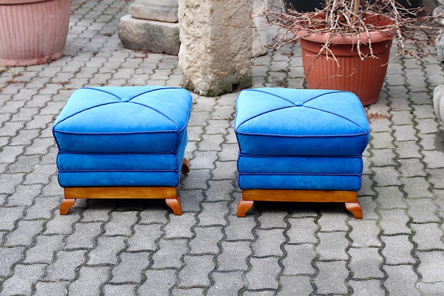 Paire de tabourets duo Art Déco style Peche en érable bleu velours pagode, Autriche, années 1920 en vente 9