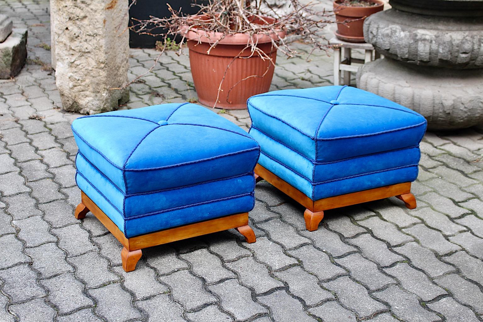 Paire de tabourets duo Art Déco style Peche en érable bleu velours pagode, Autriche, années 1920 en vente 11
