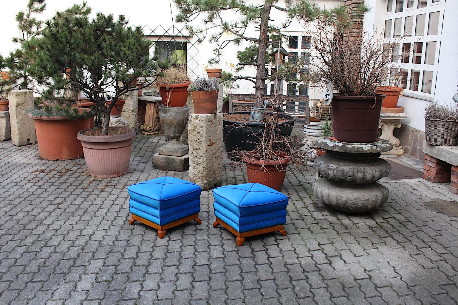 Paire de tabourets duo Art Déco style Peche en érable bleu velours pagode, Autriche, années 1920 en vente 13