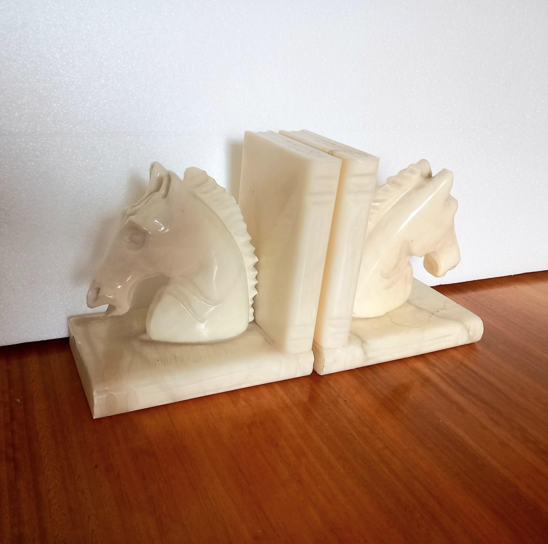 Victorien Paire d'albâtre Art Déco  Serre-livres en forme de chevaux Library très original en vente