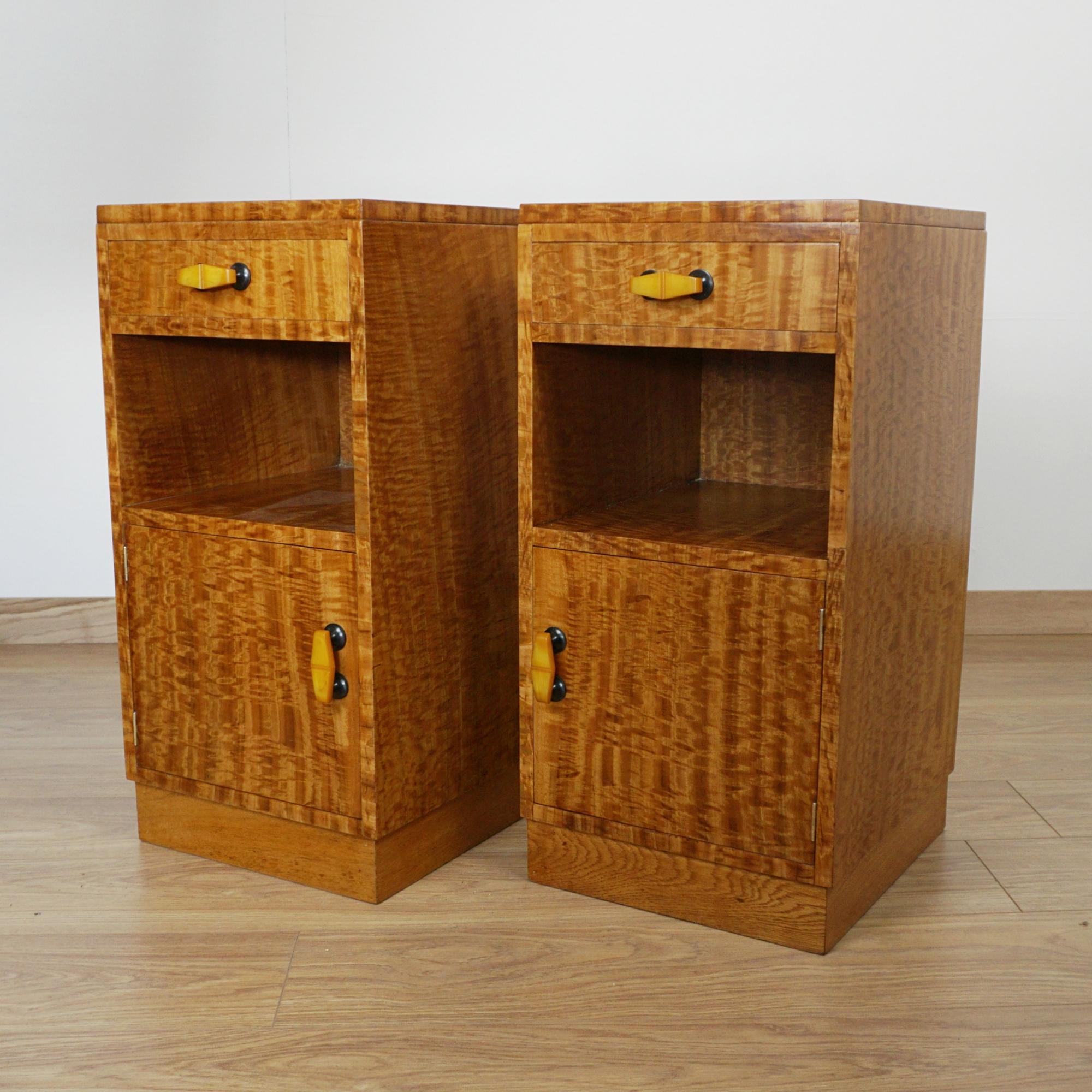 Art Deco Pair of Bedside Cabinets In Good Condition In Forest Row, East Sussex