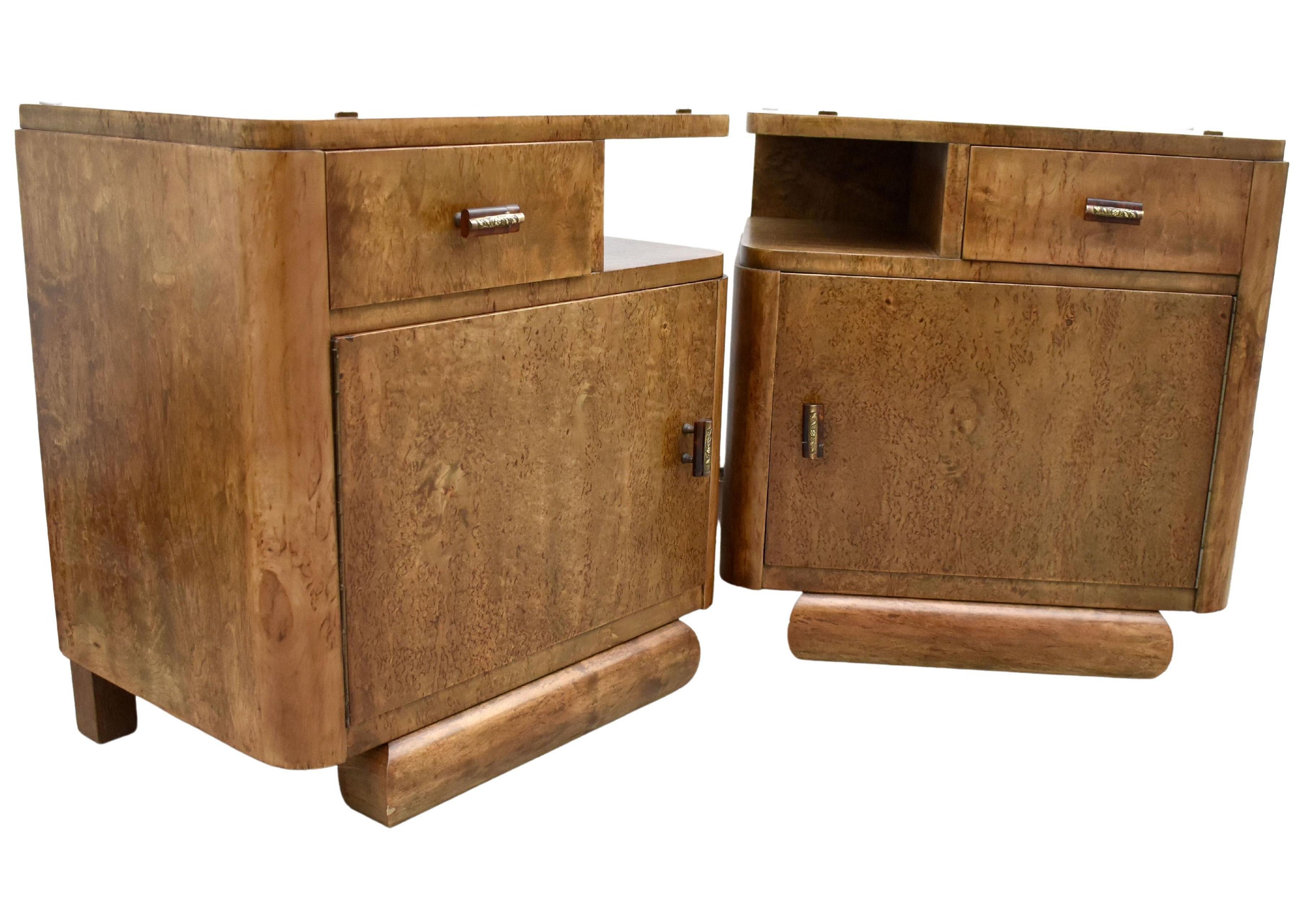 Art Deco Pair of Bedside Cabinets, Nightstands in Burr Elm, c1930 For Sale 8