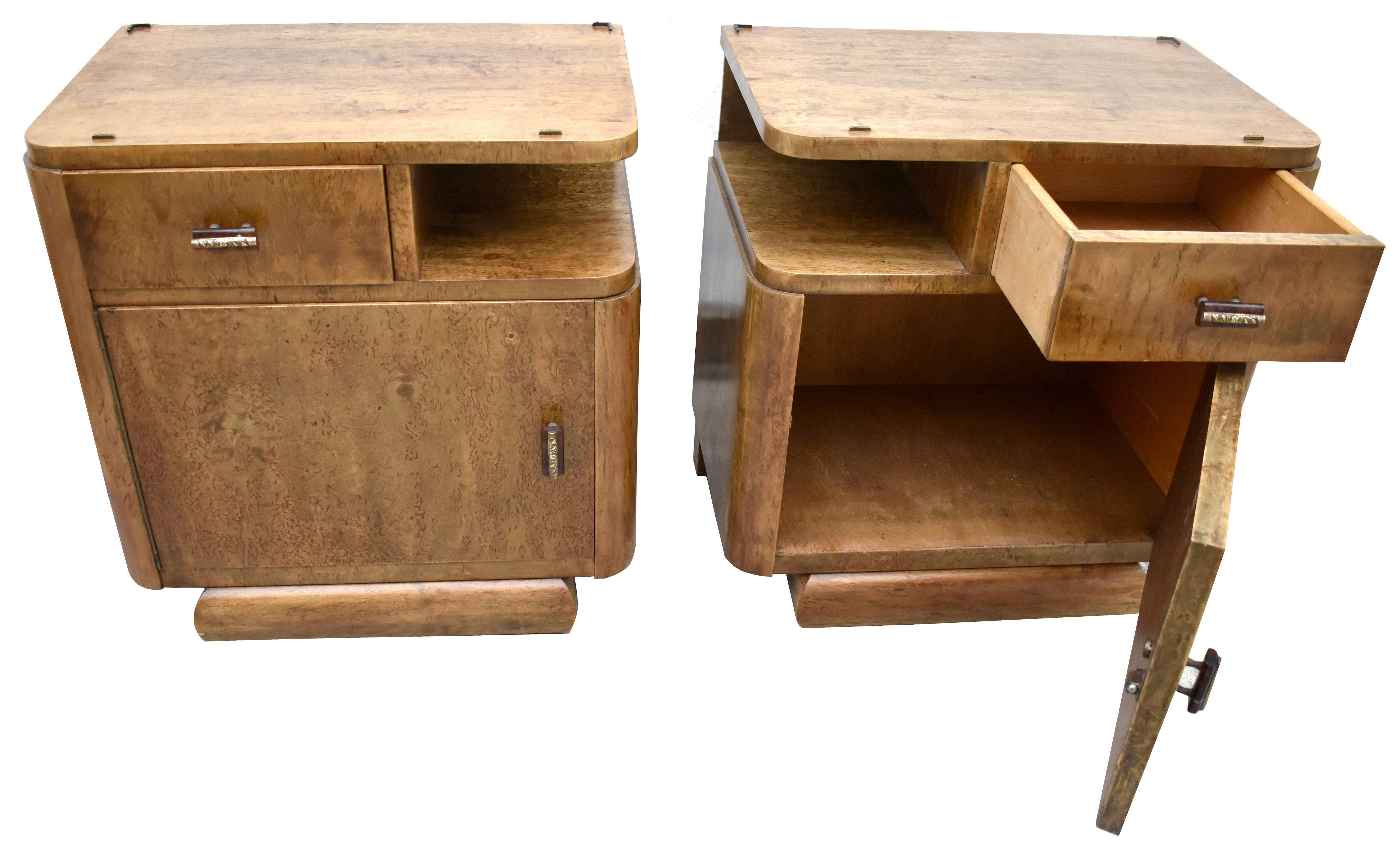 European Art Deco Pair of Bedside Cabinets, Nightstands in Burr Elm, c1930 For Sale