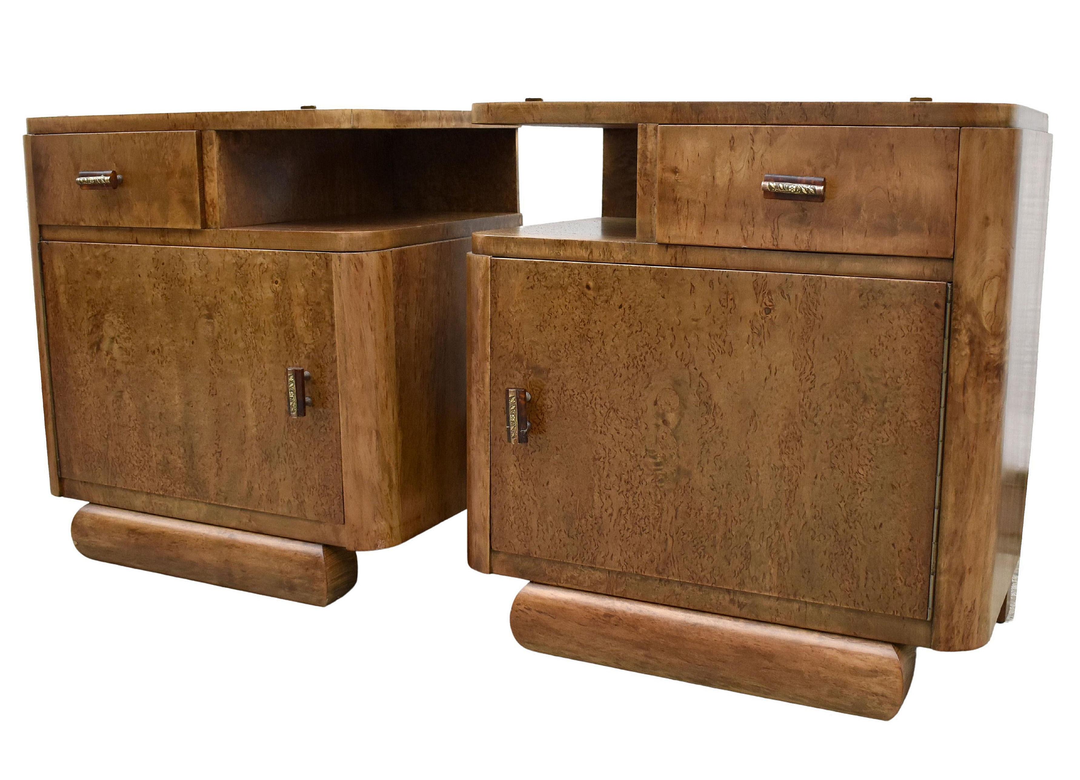 20th Century Art Deco Pair of Bedside Cabinets, Nightstands in Burr Elm, c1930 For Sale