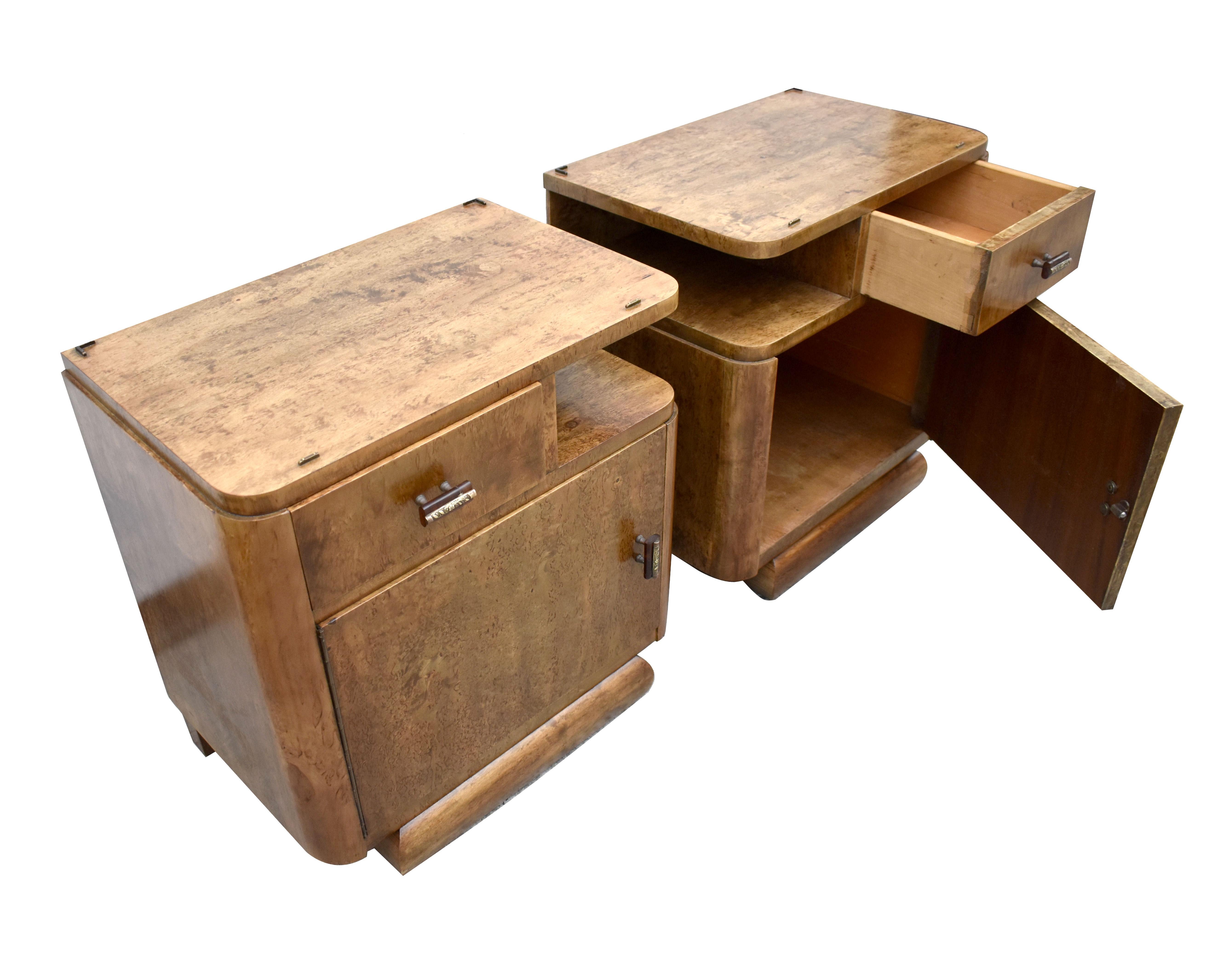 Art Deco Pair of Bedside Cabinets, Nightstands in Burr Elm, c1930 For Sale 3