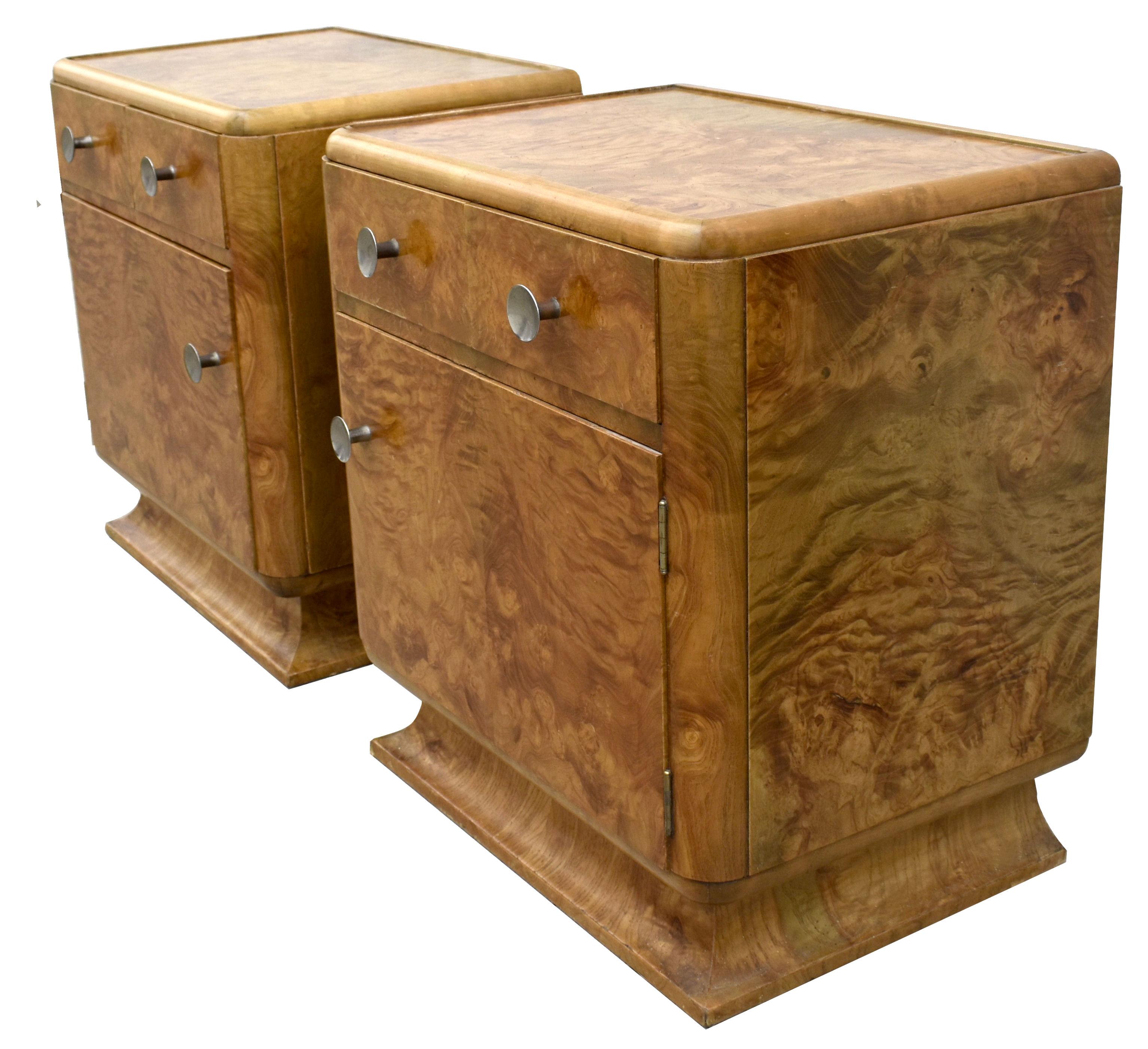 French Art Deco Pair of Blonde Bedside Cabinets, Nightstands in Blonde Burr Elm, c1930