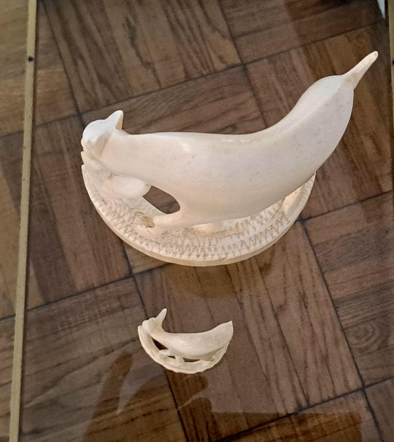 Français Paire d'objets Art Déco   Statues de cerf osseux en vente