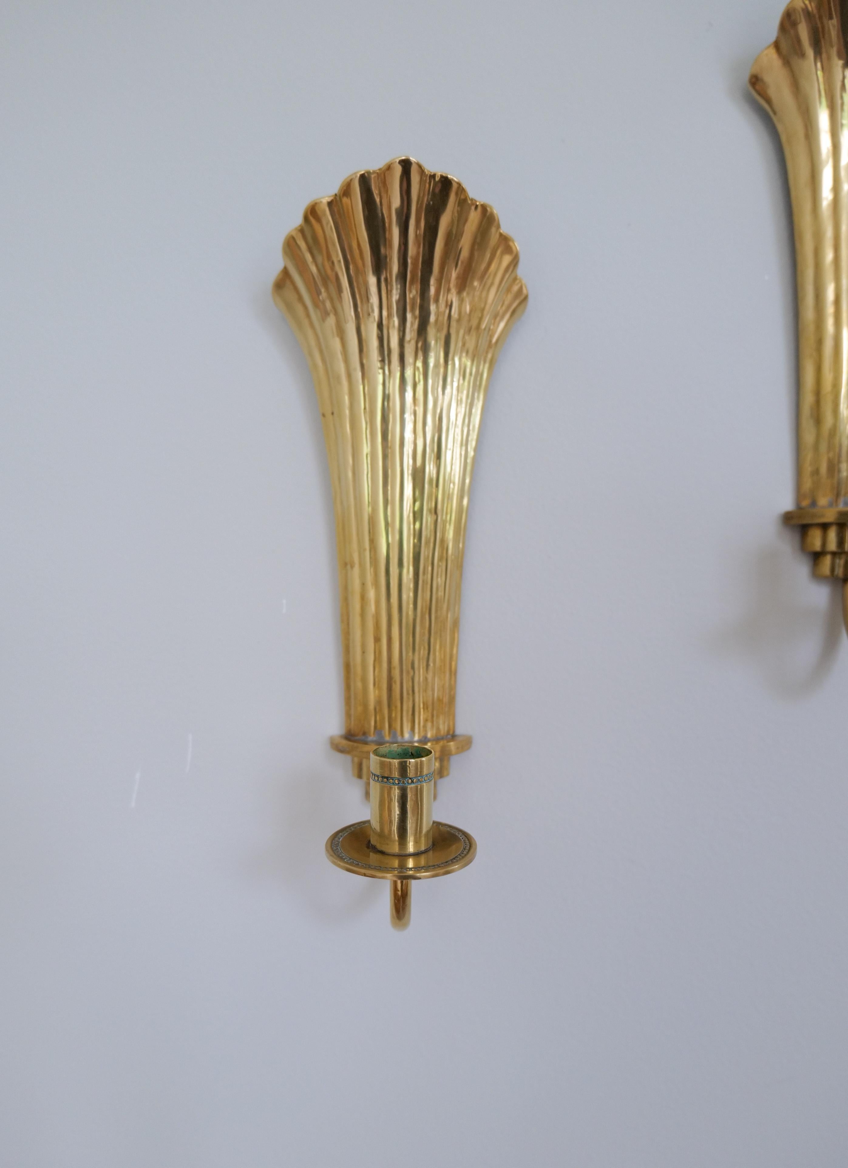 Metà XX secolo Coppia di candelieri da parete in ottone Art Déco Holmström, Arvika, Svezia, anni 40 in vendita
