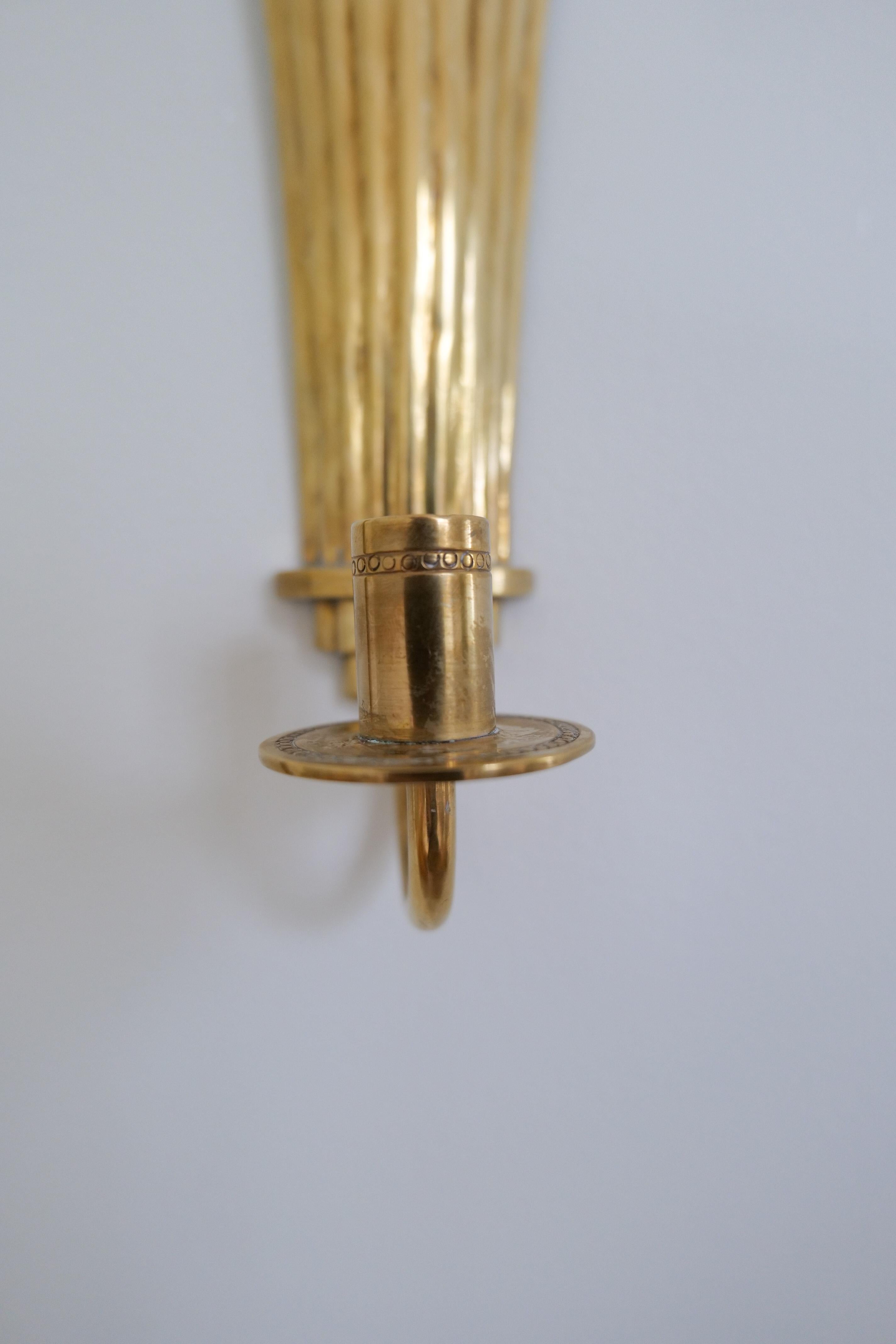 Ottone Coppia di candelieri da parete in ottone Art Déco Holmström, Arvika, Svezia, anni 40 in vendita