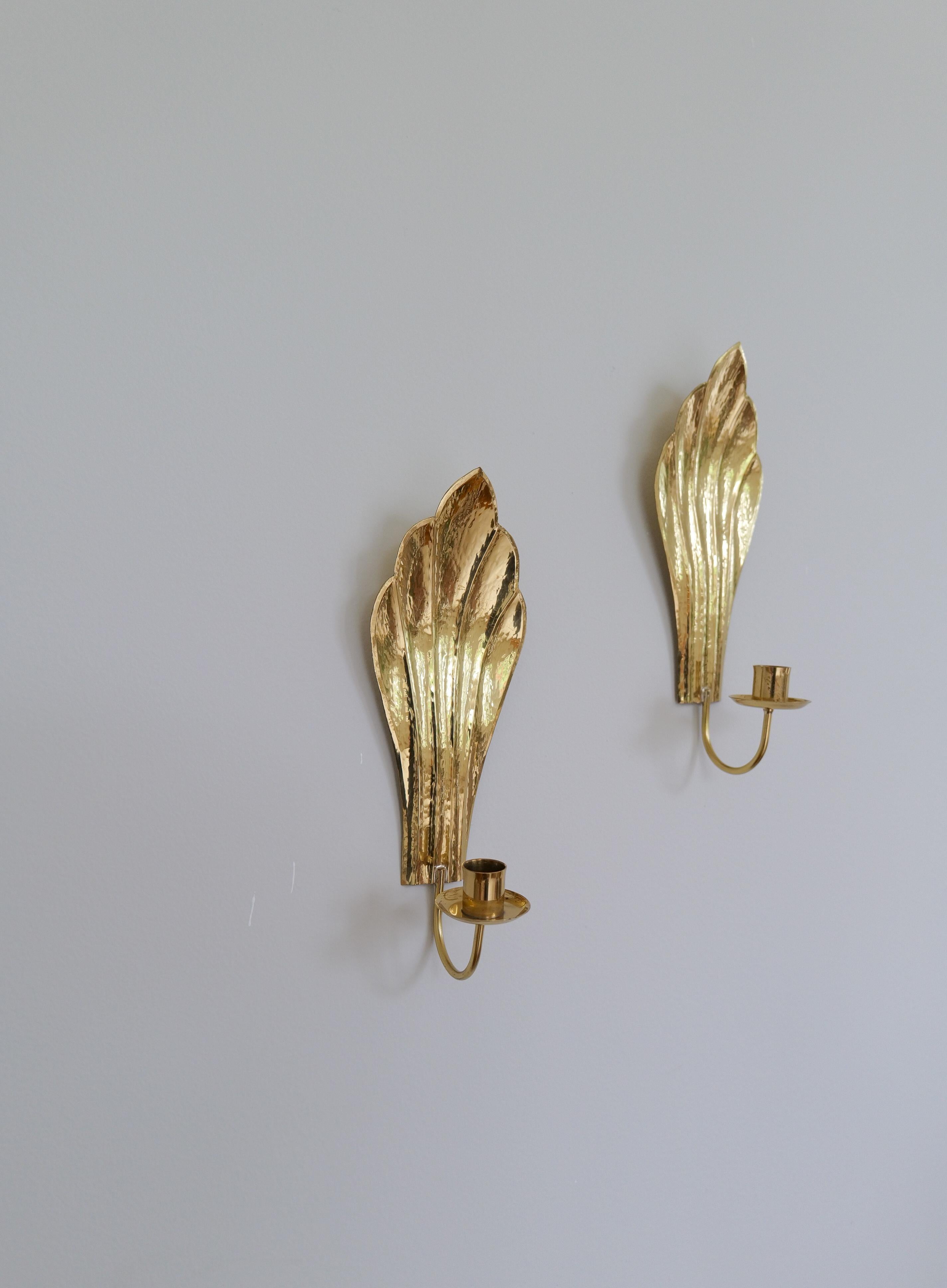 Scandinave moderne Paire de chandeliers muraux Art Deco en laiton Holmström, Arvika, Suède, années 1950 en vente