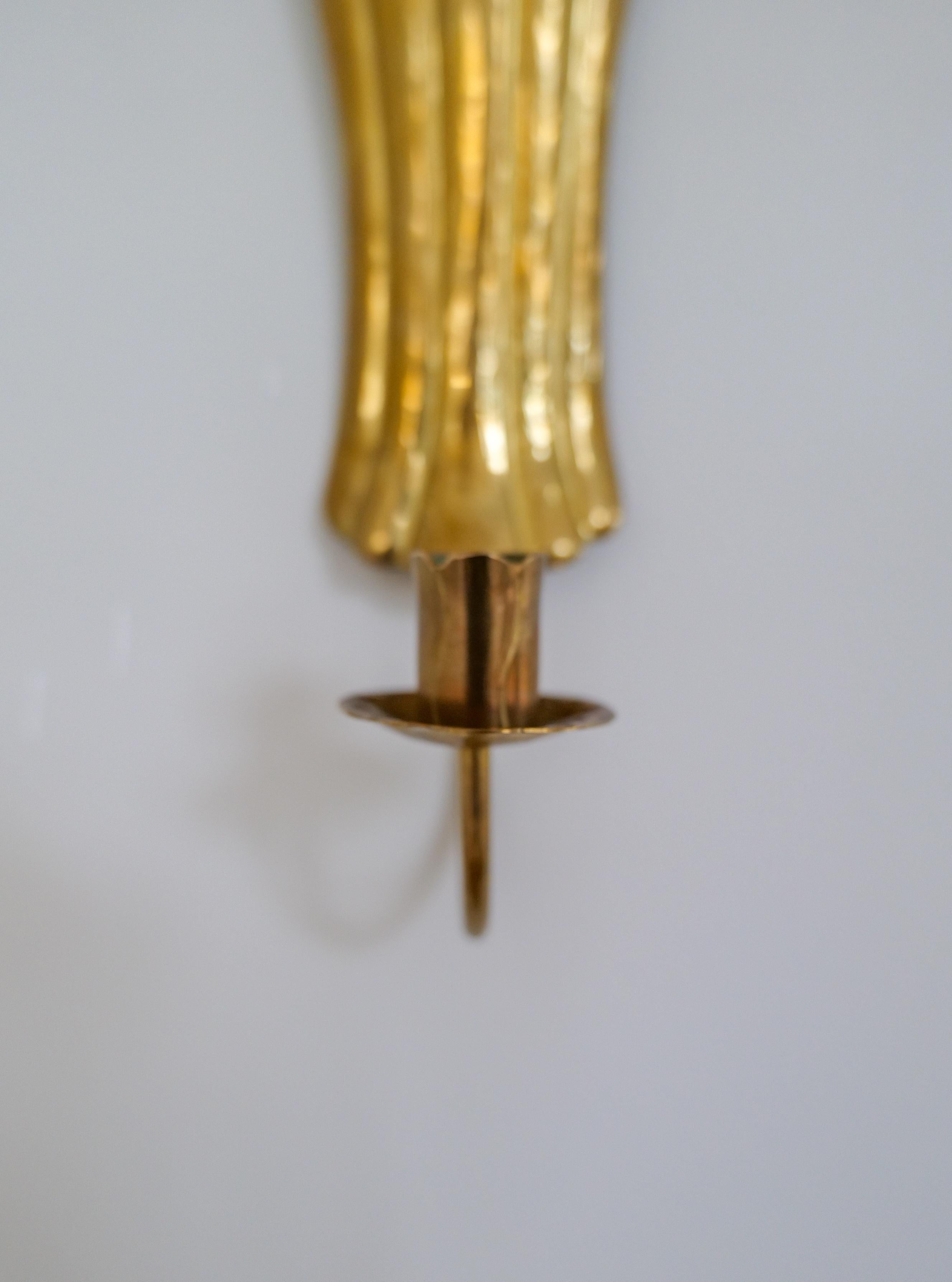 Suédois Paire de chandeliers muraux Art Deco en laiton, Suède, années 1950 en vente