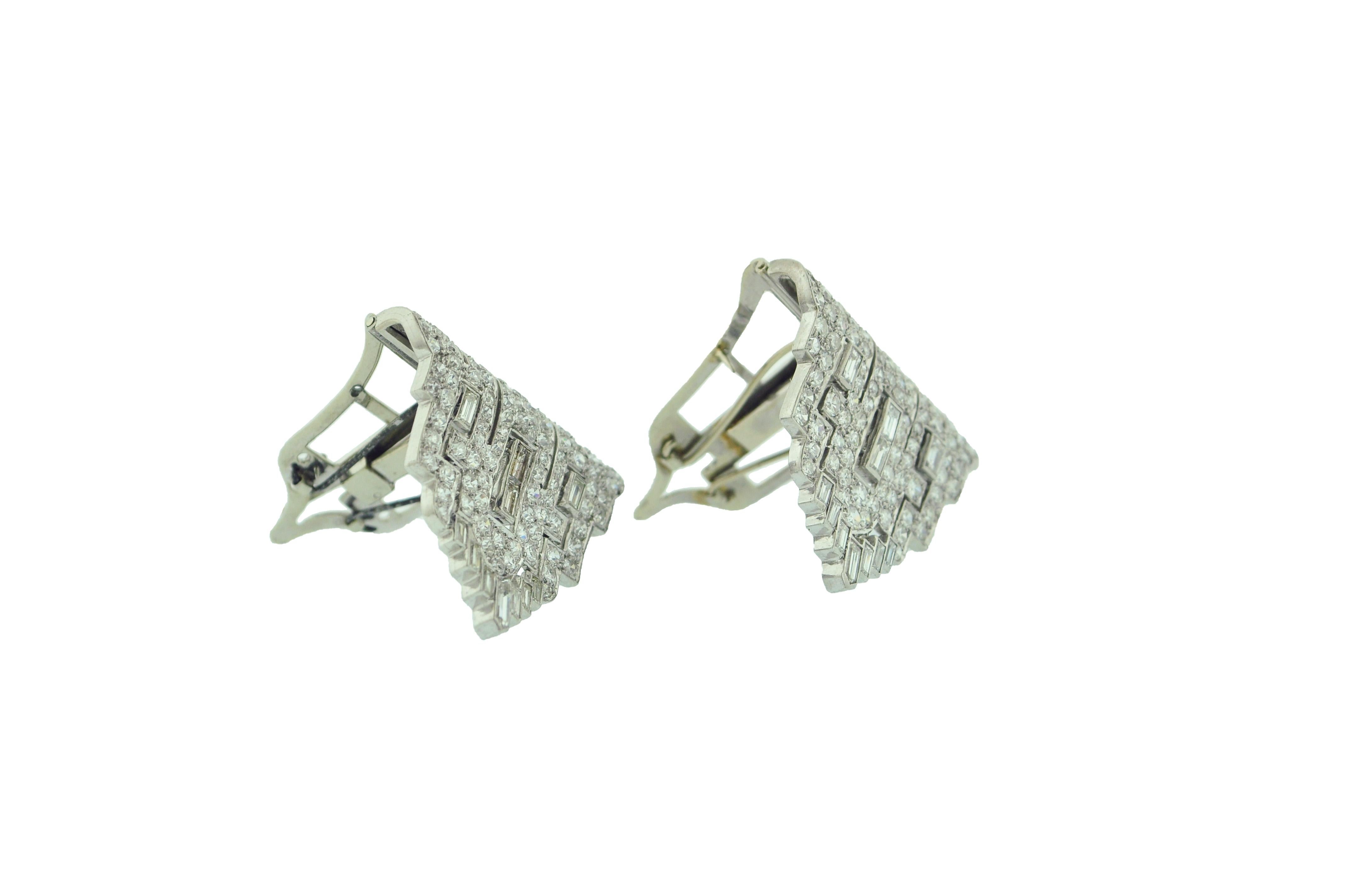 Women's Art Deco Diamond Platinum and White Gold Clips / Brooch For Sale