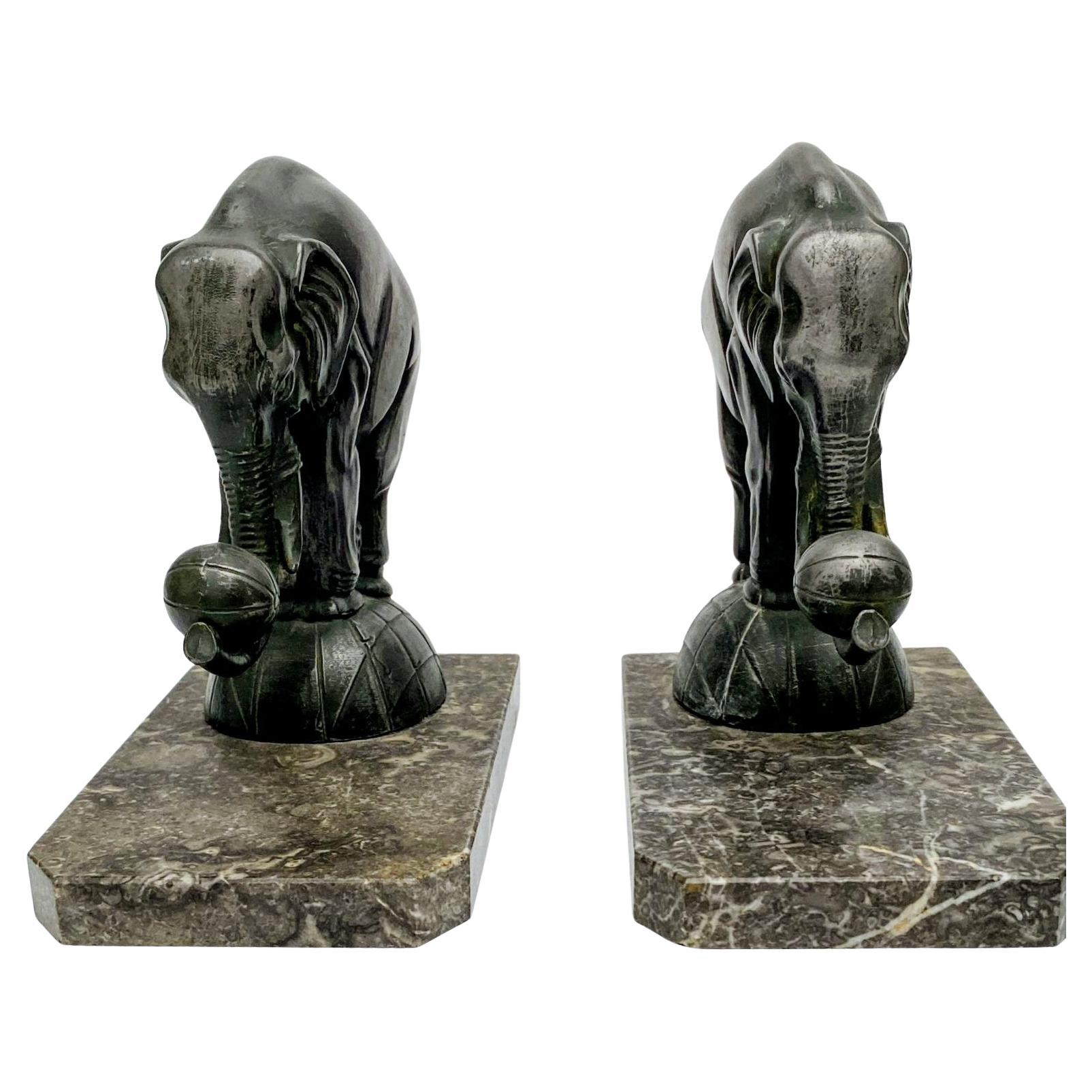 20ième siècle Paire de serre-livres éléphants Art Déco, français, C1930 en vente