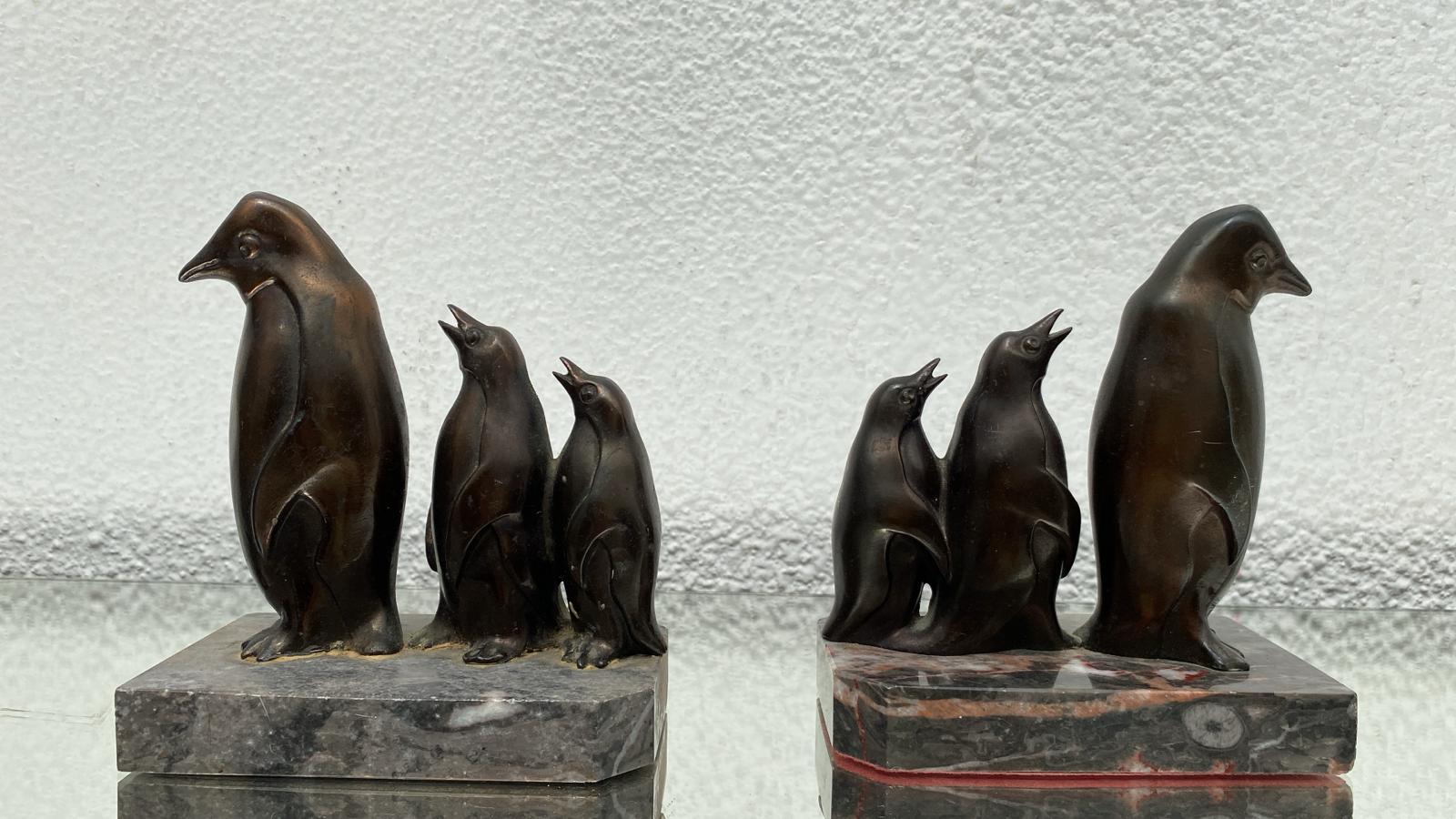 Coppia di reggilibri Pinguino di famiglia in stile Art Deco, Francia, 1930 in vendita 1