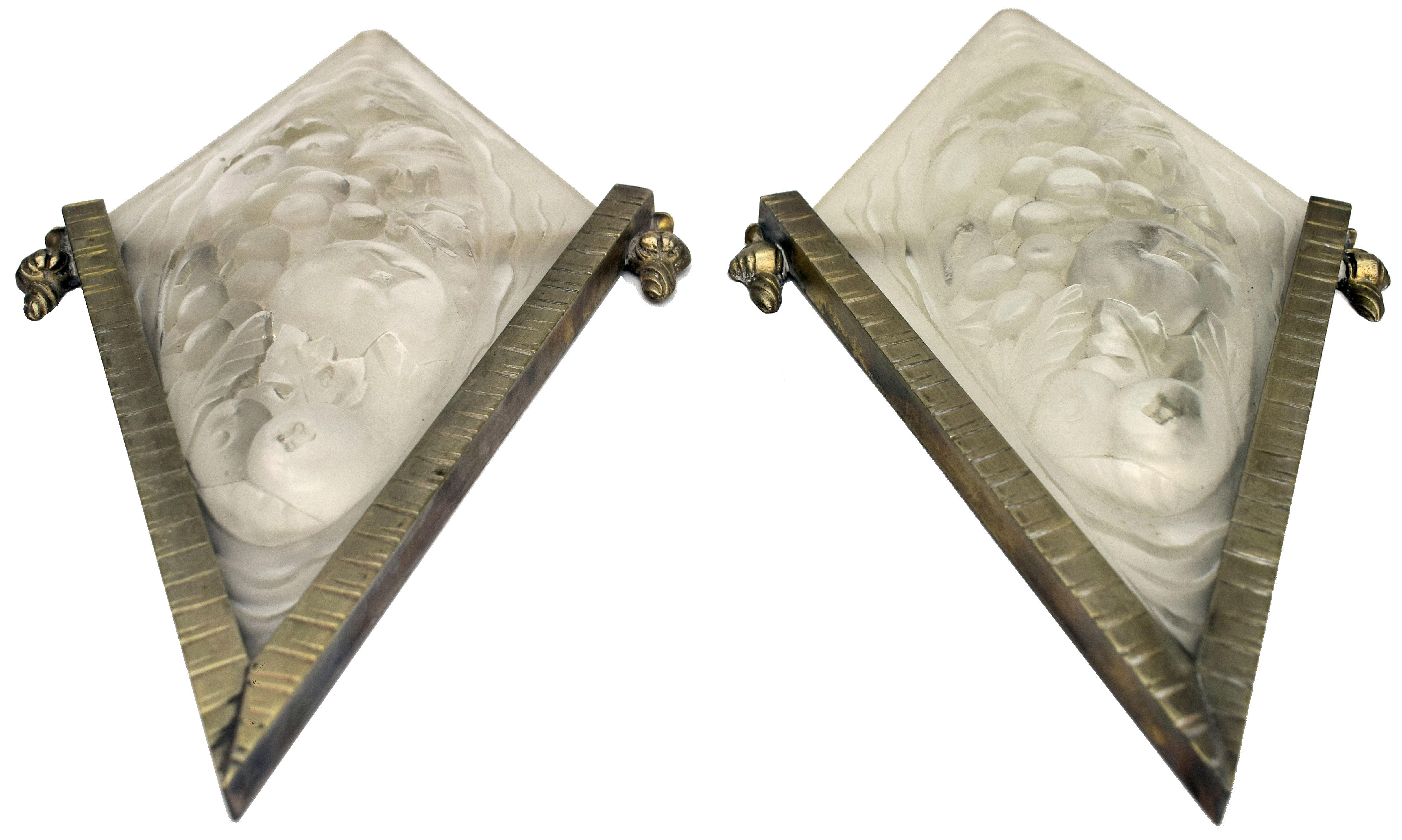 20th Century Art Deco Pair of French Bronze and Glass Wall Lights, circa 1930