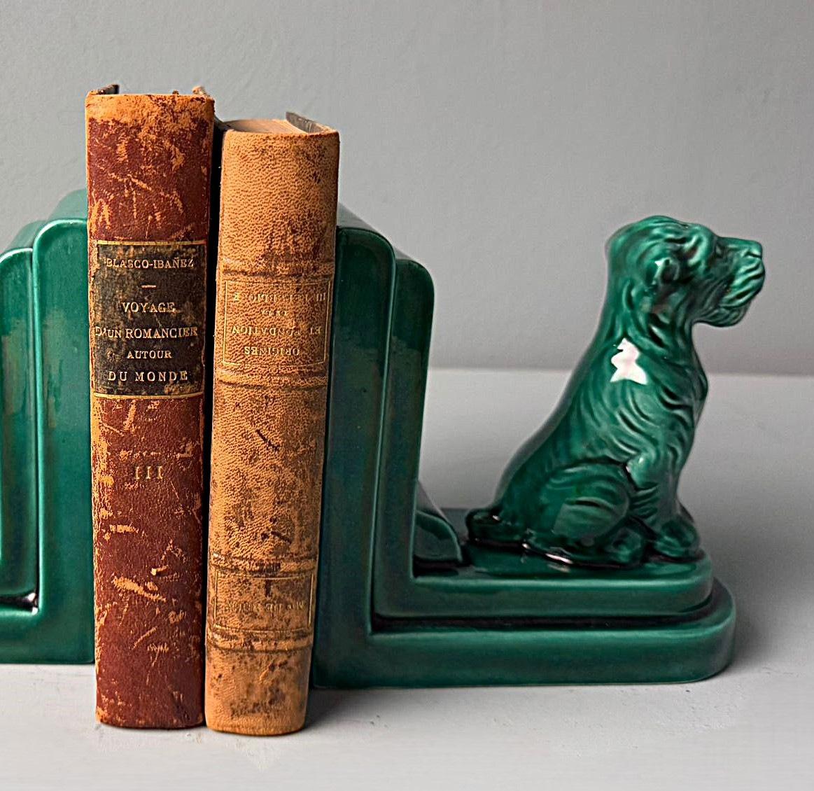Art Deco Paar französische keramische Buchstützen im Saint Clément Stil im Angebot 8