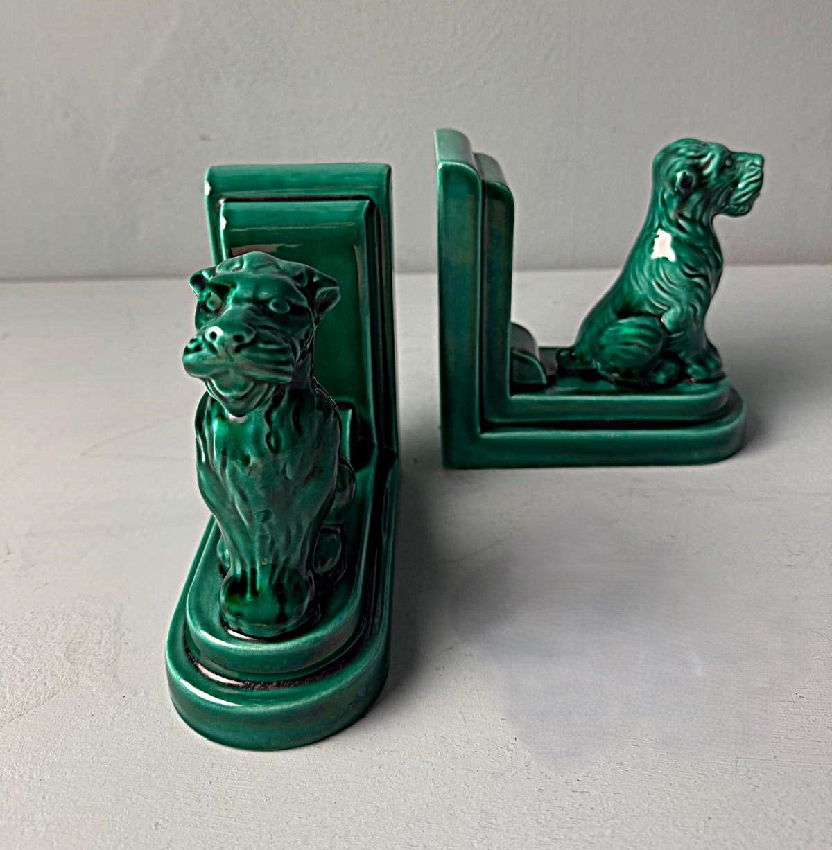 Art Deco Paar französische keramische Buchstützen im Saint Clément Stil (Französisch) im Angebot