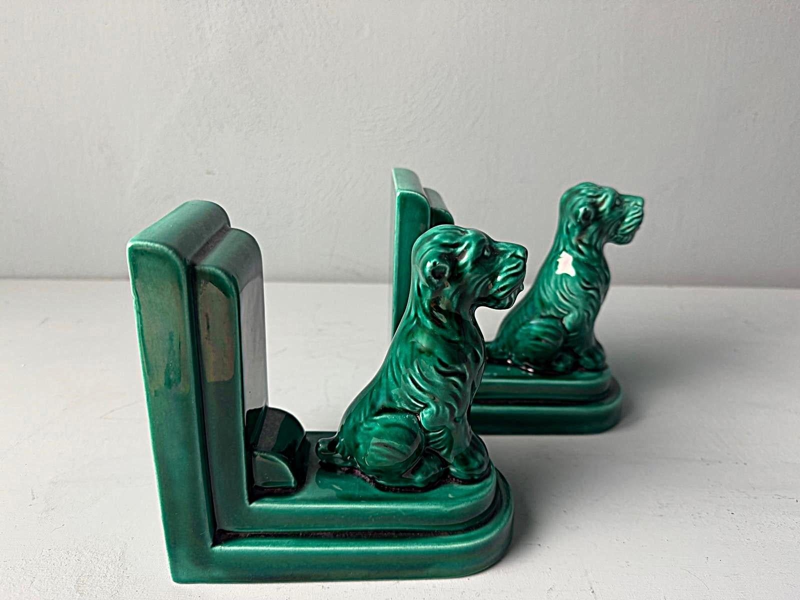 Art Deco Paar französische keramische Buchstützen im Saint Clément Stil (Glasiert) im Angebot