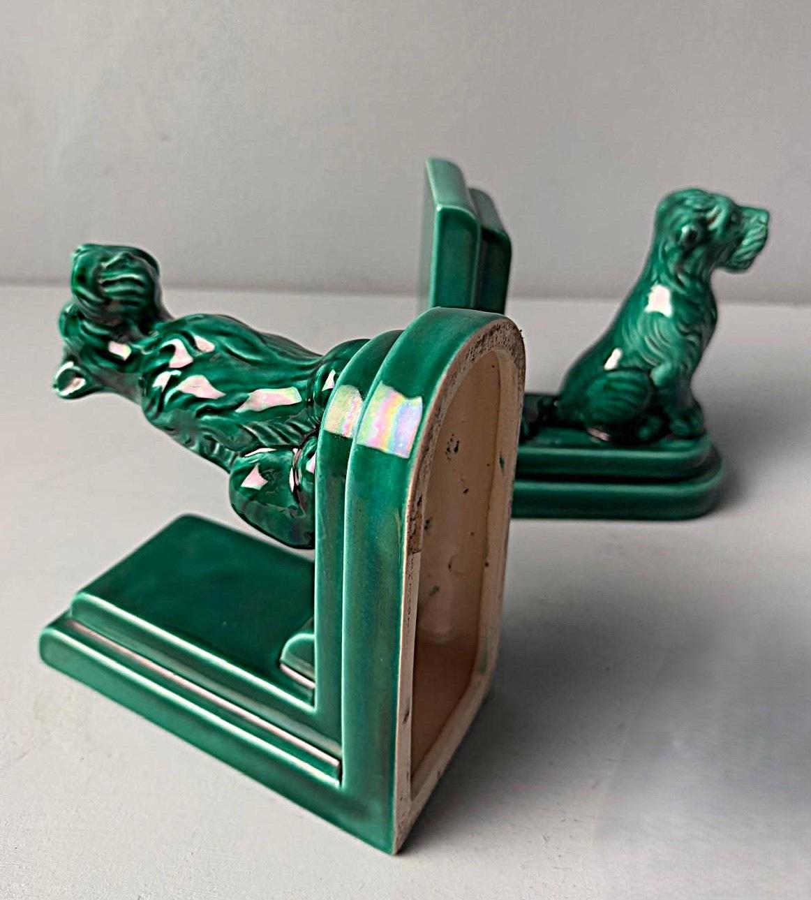 Art Deco Paar französische keramische Buchstützen im Saint Clément Stil (Keramik) im Angebot