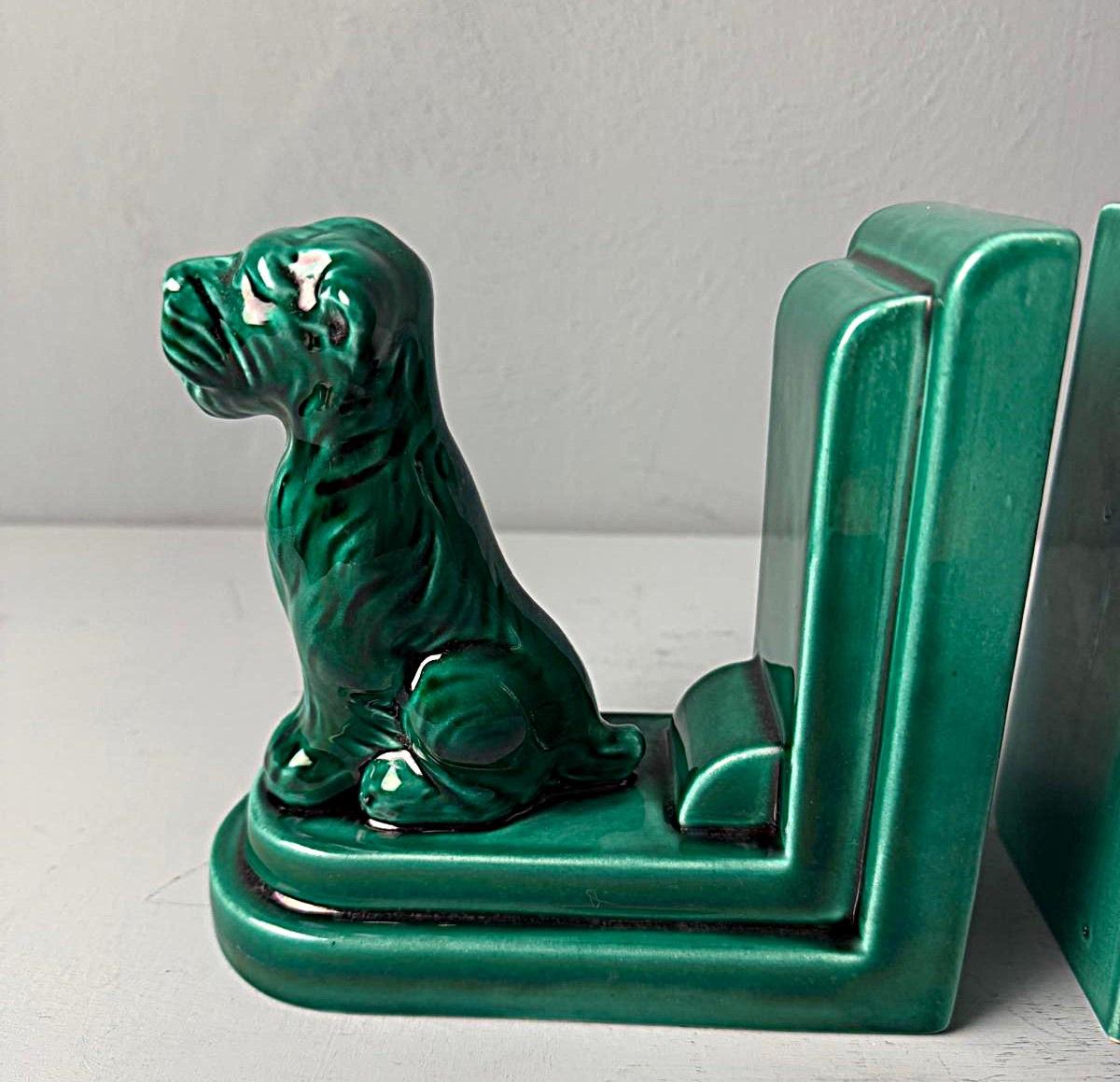 Art Deco Paar französische keramische Buchstützen im Saint Clément Stil im Angebot 1